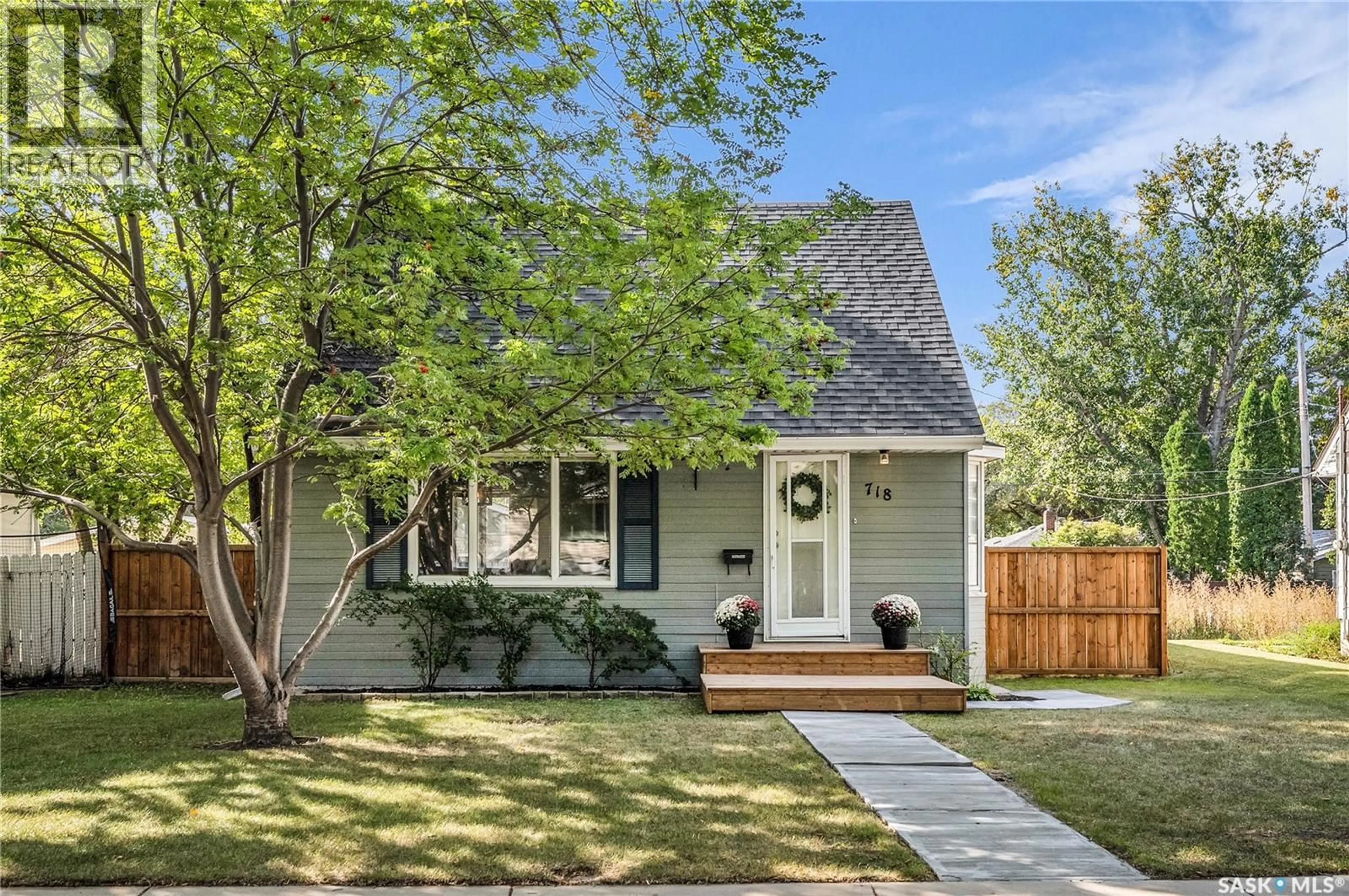 Home with vinyl exterior material, street for 718 5TH STREET, Saskatoon Saskatchewan S7H1G7
