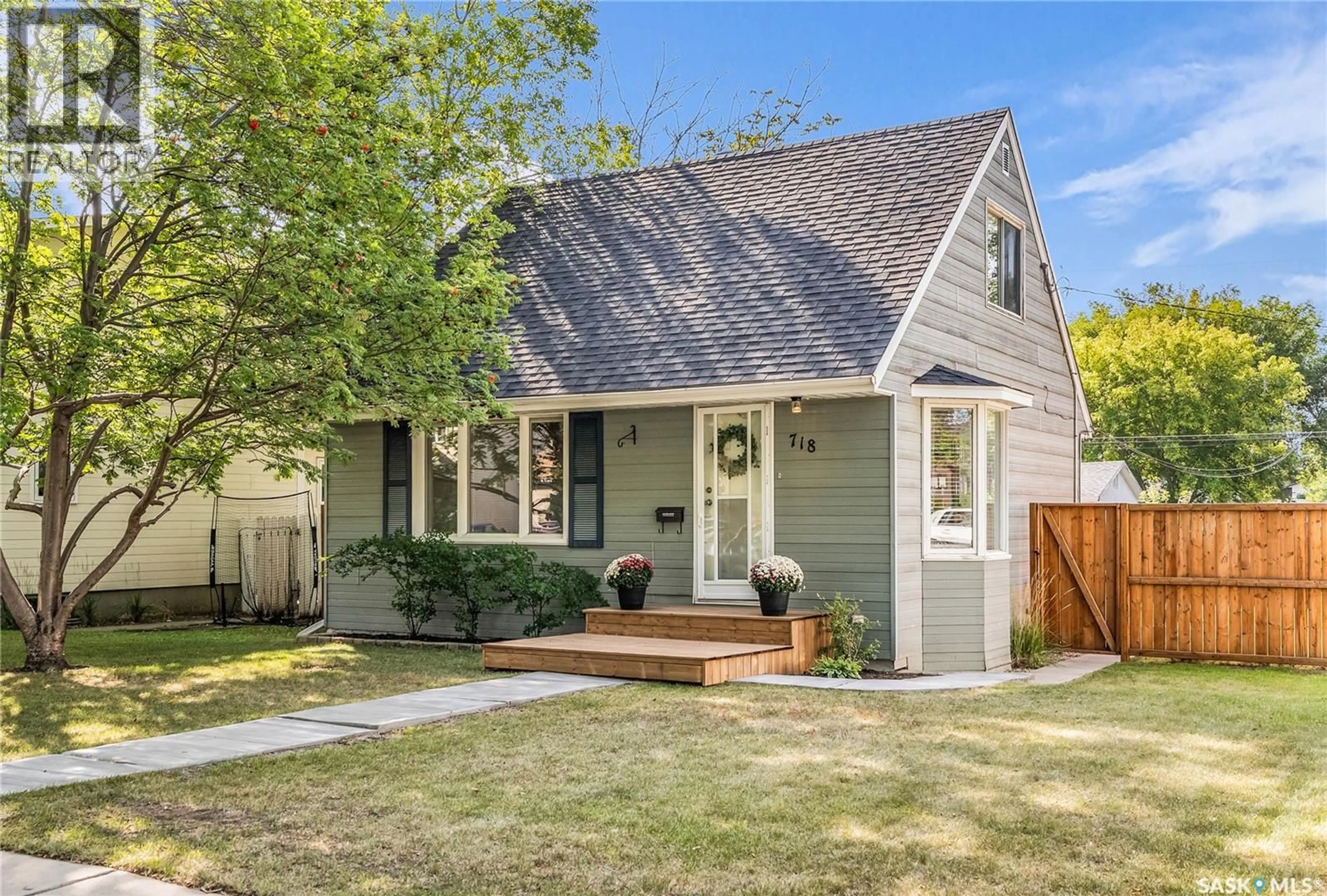 Home with vinyl exterior material, street for 718 5TH STREET, Saskatoon Saskatchewan S7H1G7