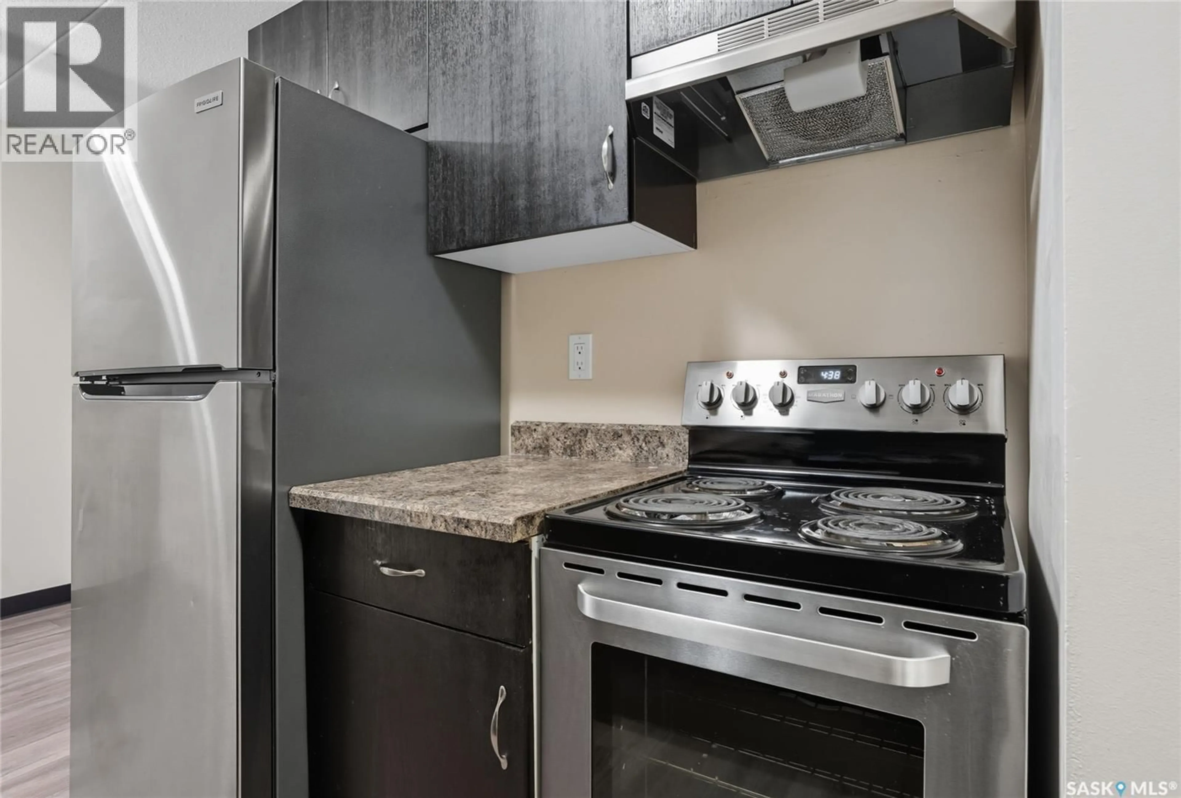 Standard kitchen, unknown for 2830 - 412 GORDON ROAD, Regina Saskatchewan S4S6A1