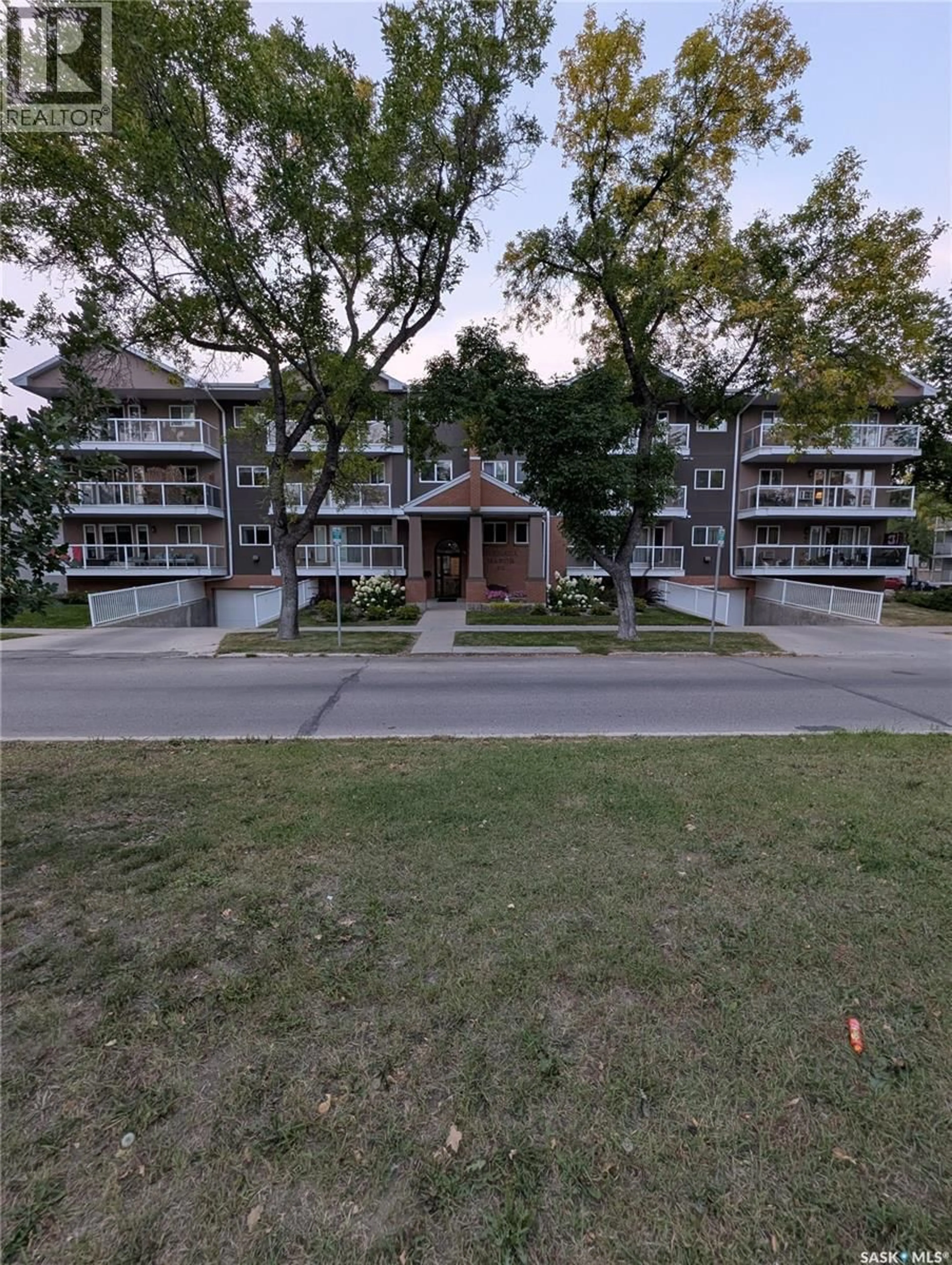 A pic from outside/outdoor area/front of a property/back of a property/a pic from drone, unknown for 204 921 MAIN STREET, Saskatoon Saskatchewan S7H0K5