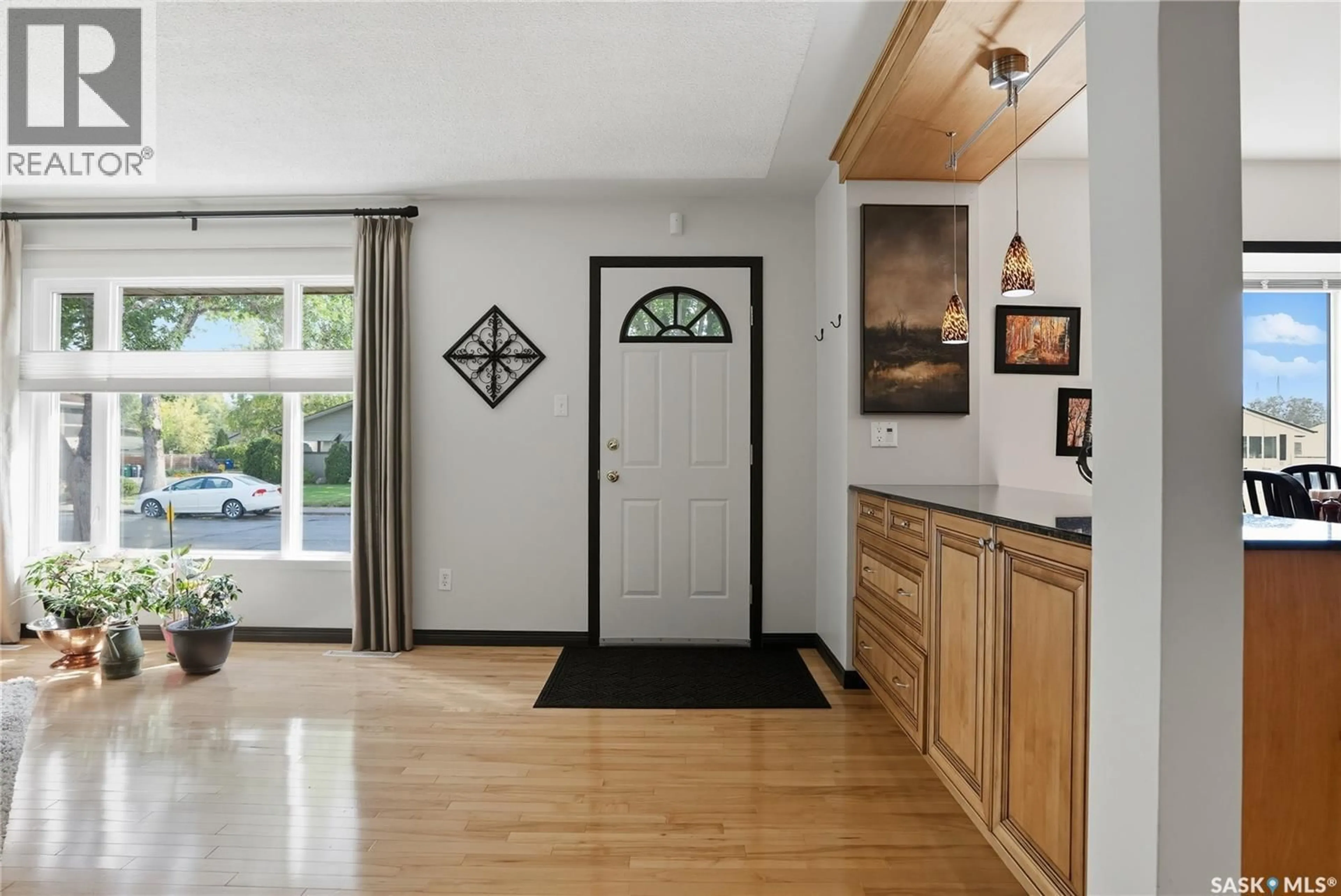 Indoor entryway for 1625 PRINCE OF WALES AVENUE, Saskatoon Saskatchewan S7K3E3