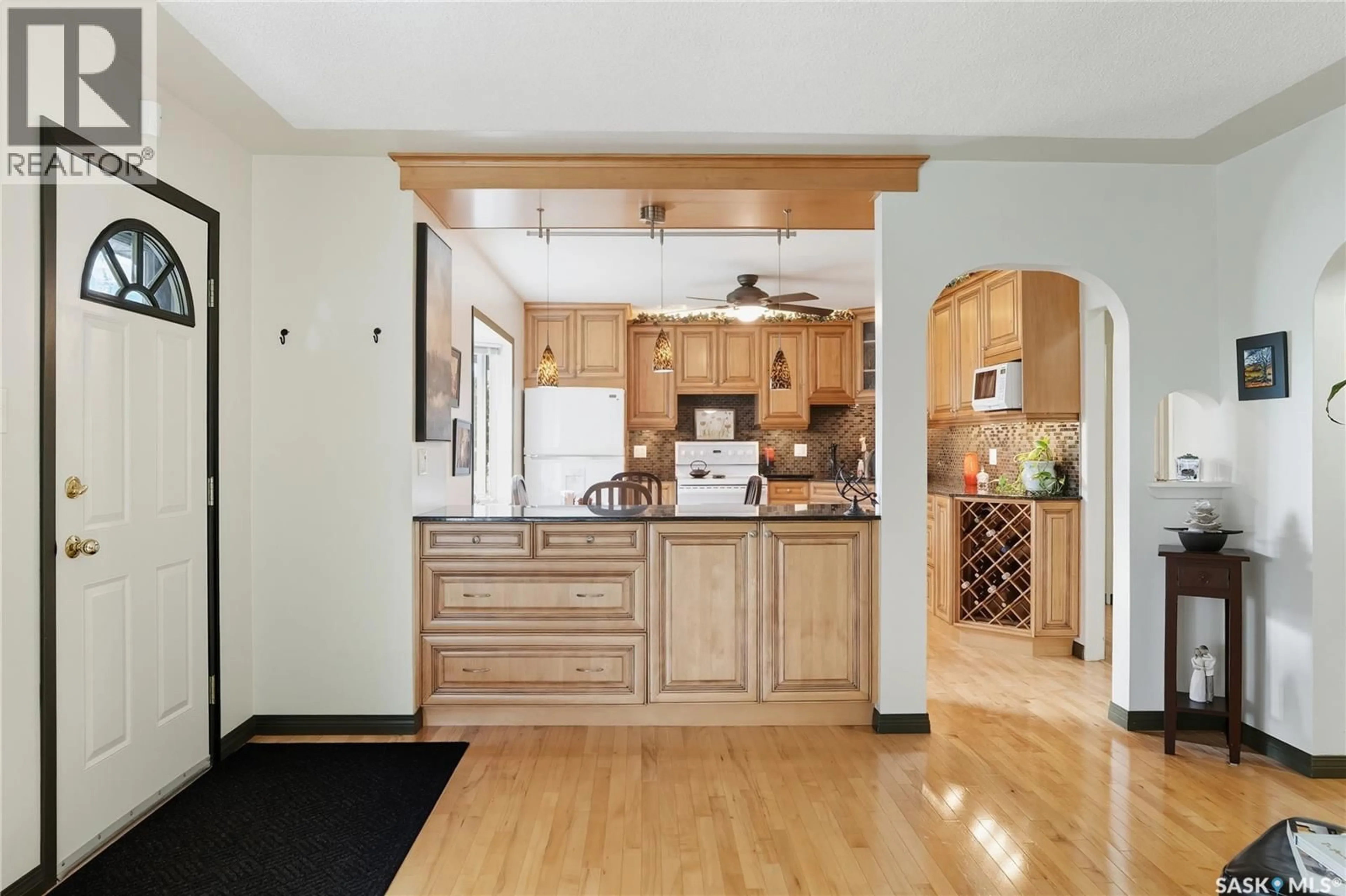 Open concept kitchen, unknown for 1625 PRINCE OF WALES AVENUE, Saskatoon Saskatchewan S7K3E3