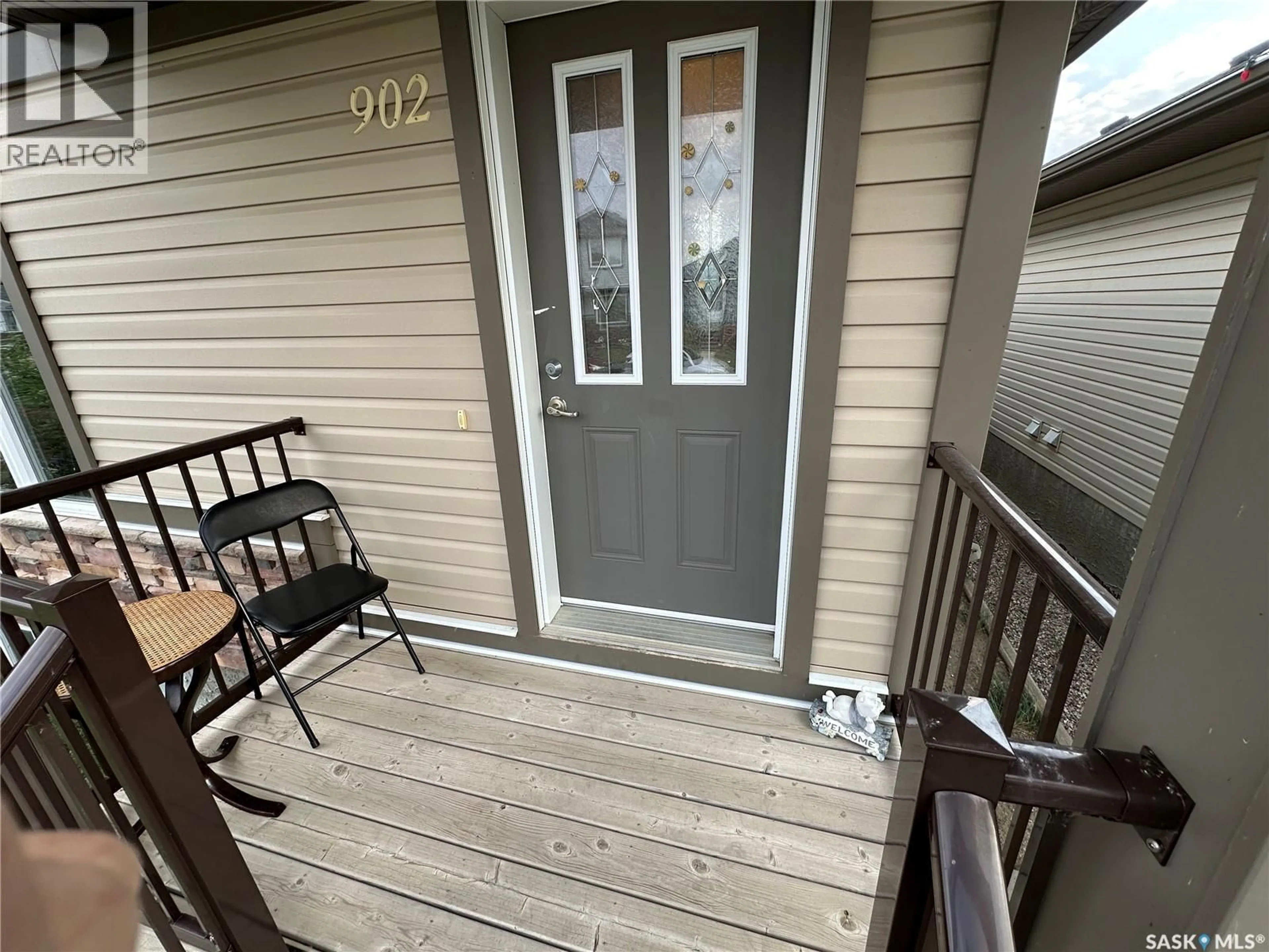 Indoor entryway for 902 GLENVIEW COVE, Martensville Saskatchewan S0K0A2