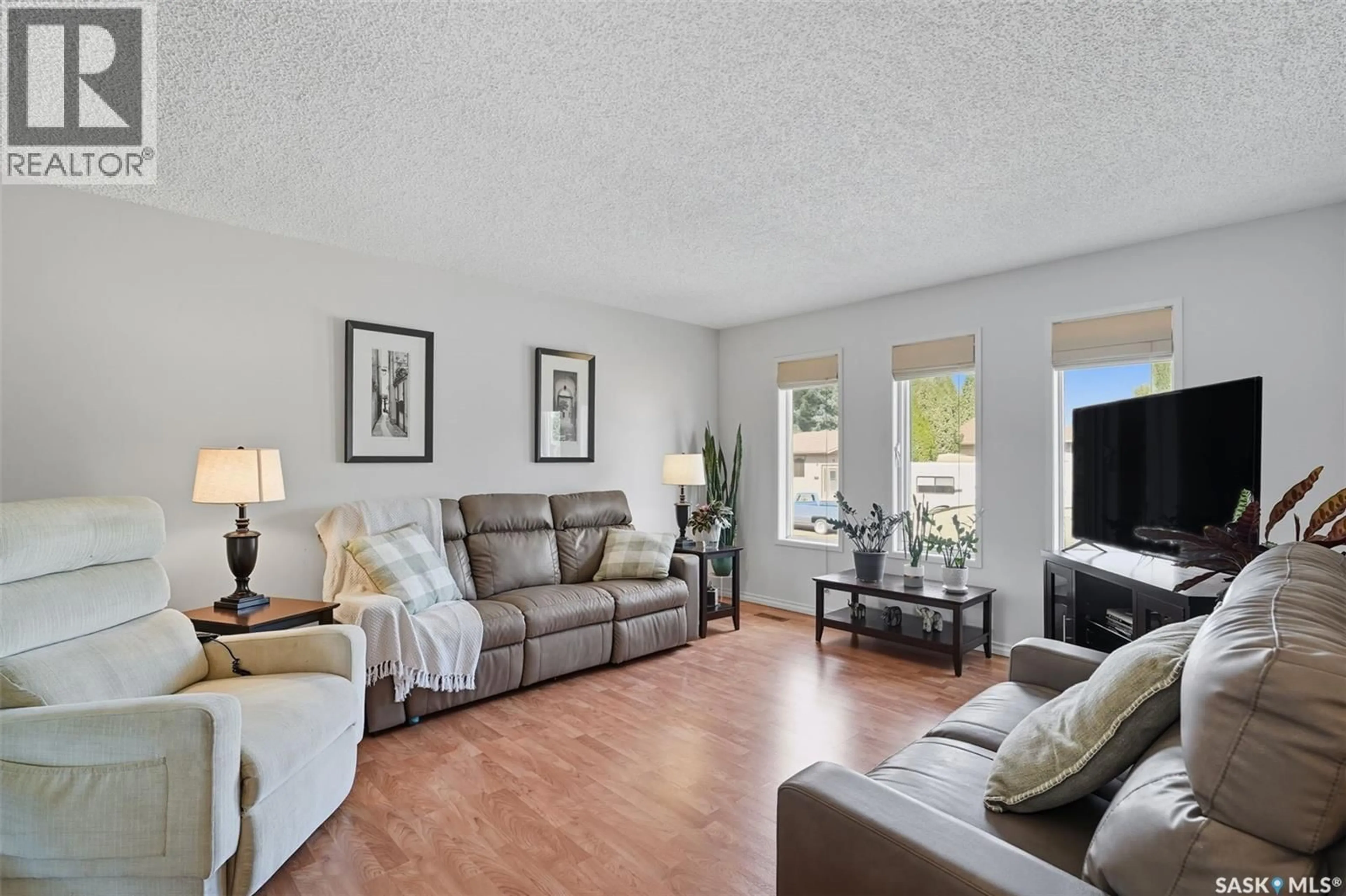 Living room with furniture, unknown for 509 NESBITT LANE, Saskatoon Saskatchewan S7L6T5
