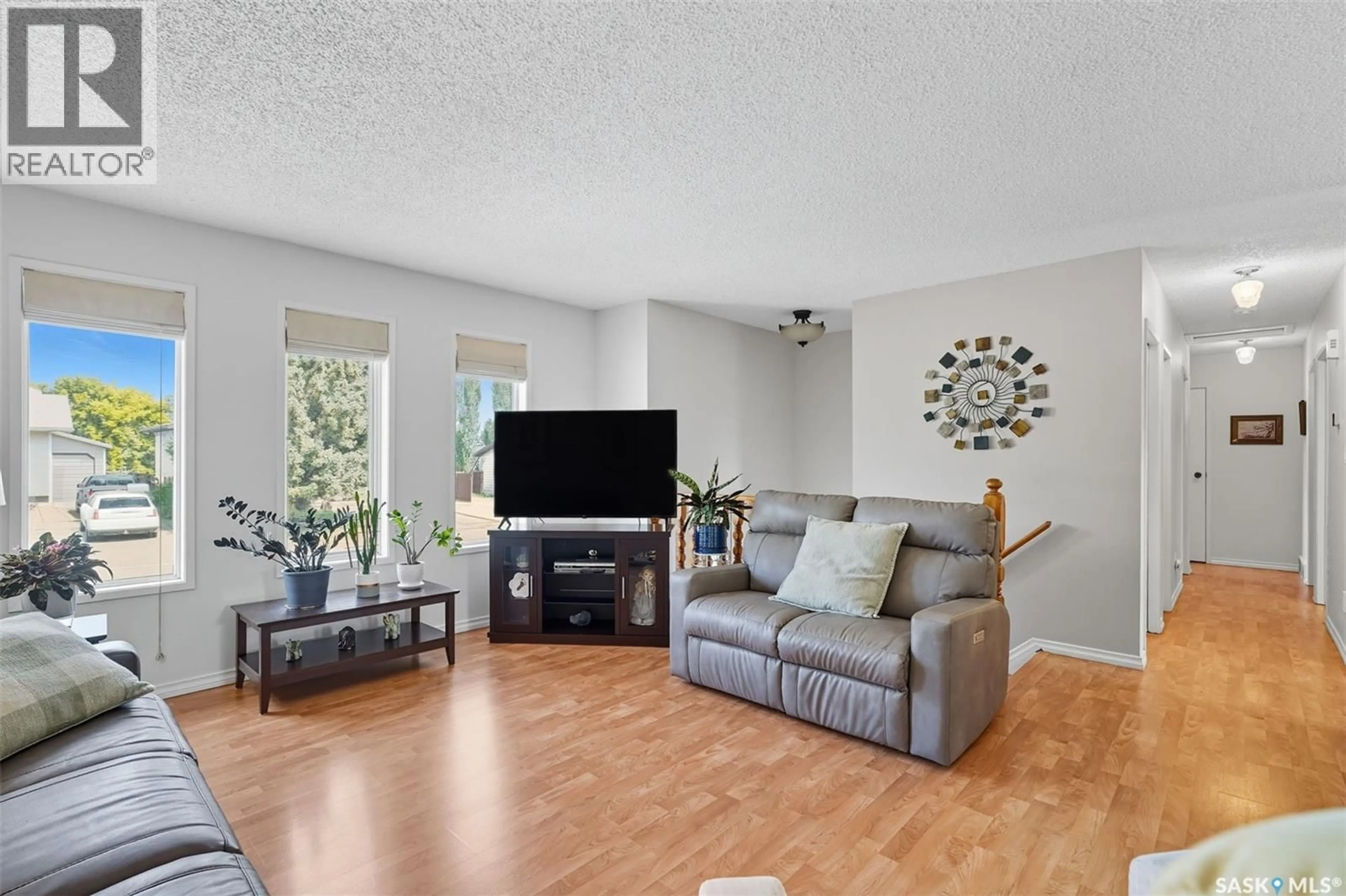 Living room with furniture, unknown for 509 NESBITT LANE, Saskatoon Saskatchewan S7L6T5