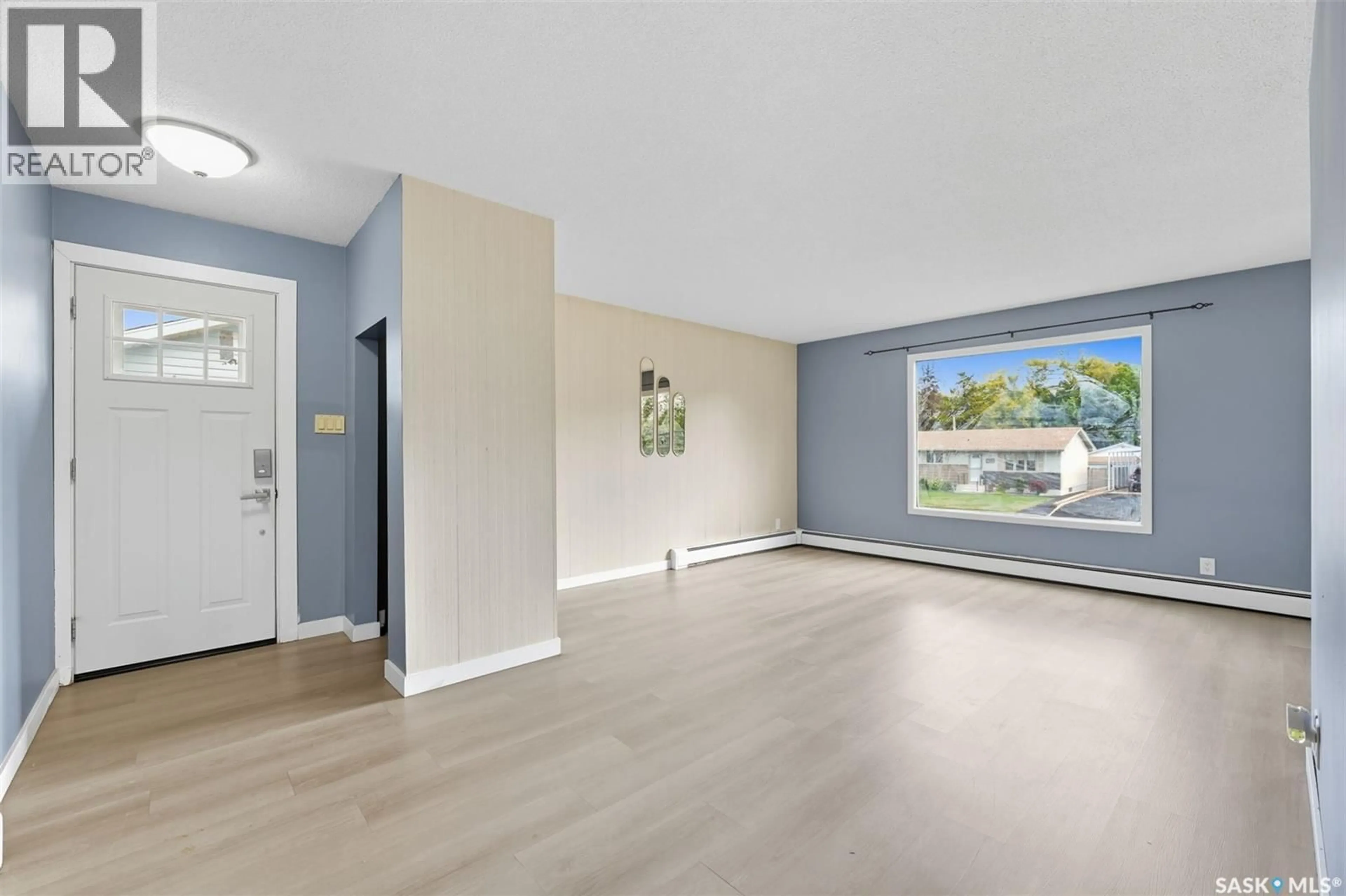Indoor entryway for 209 VANCOUVER AVENUE, Saskatoon Saskatchewan S7M3M8