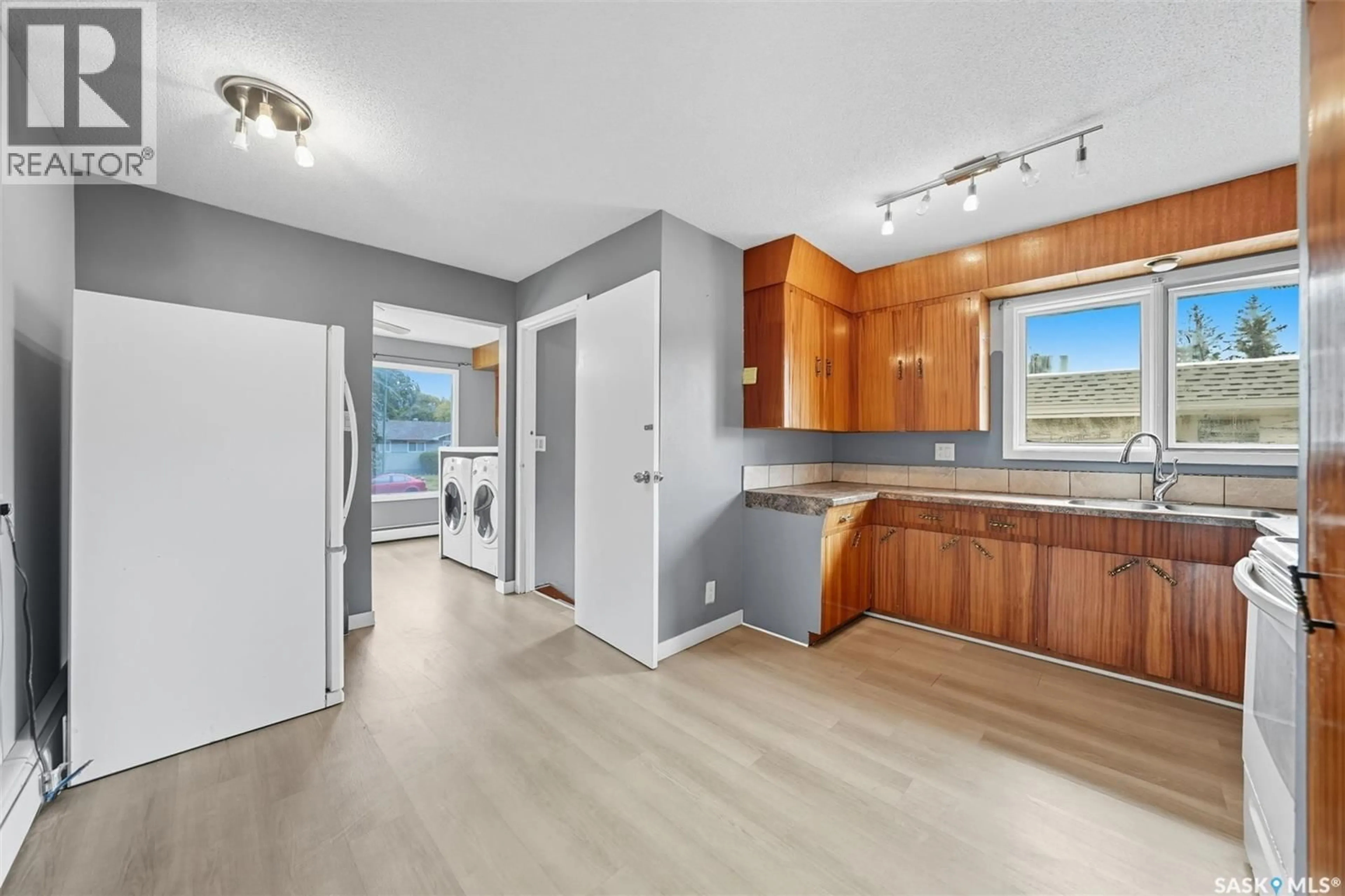 Open concept kitchen, wood/laminate floor for 209 VANCOUVER AVENUE, Saskatoon Saskatchewan S7M3M8