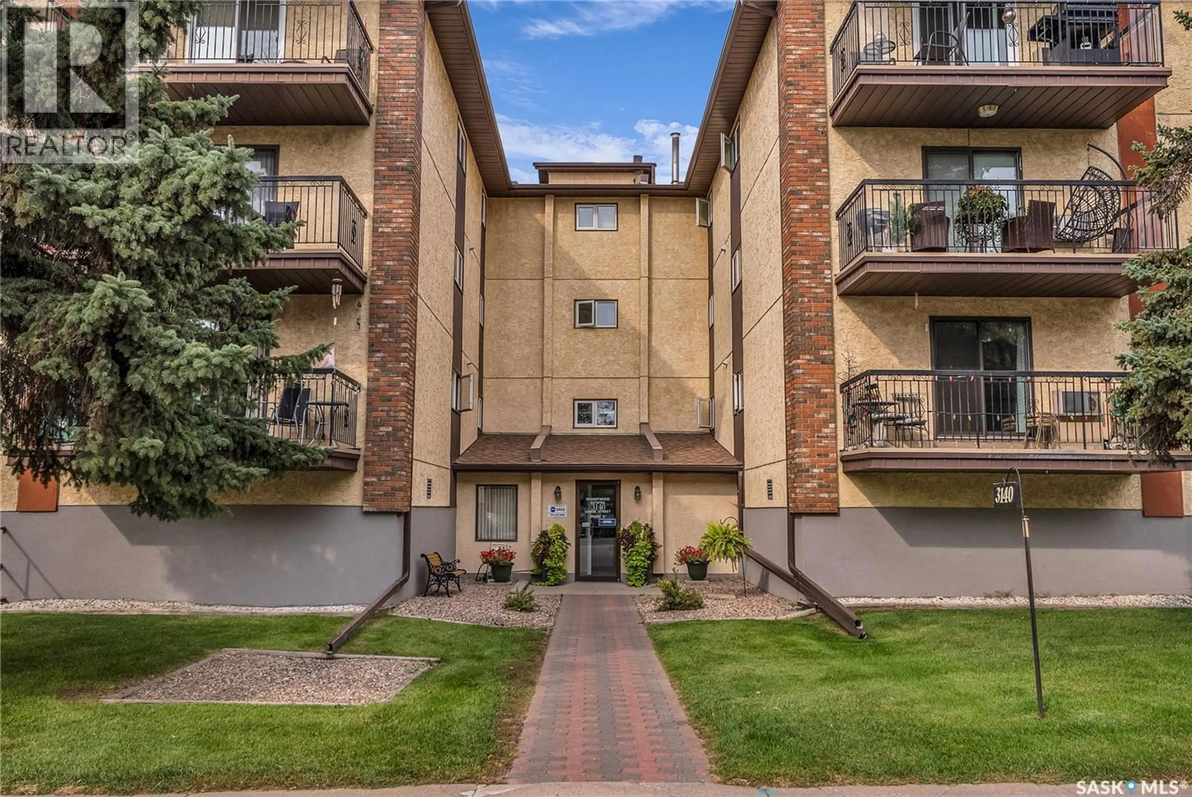 Patio, street for 205 - 3140 LOUISE STREET, Saskatoon Saskatchewan S7J3L8