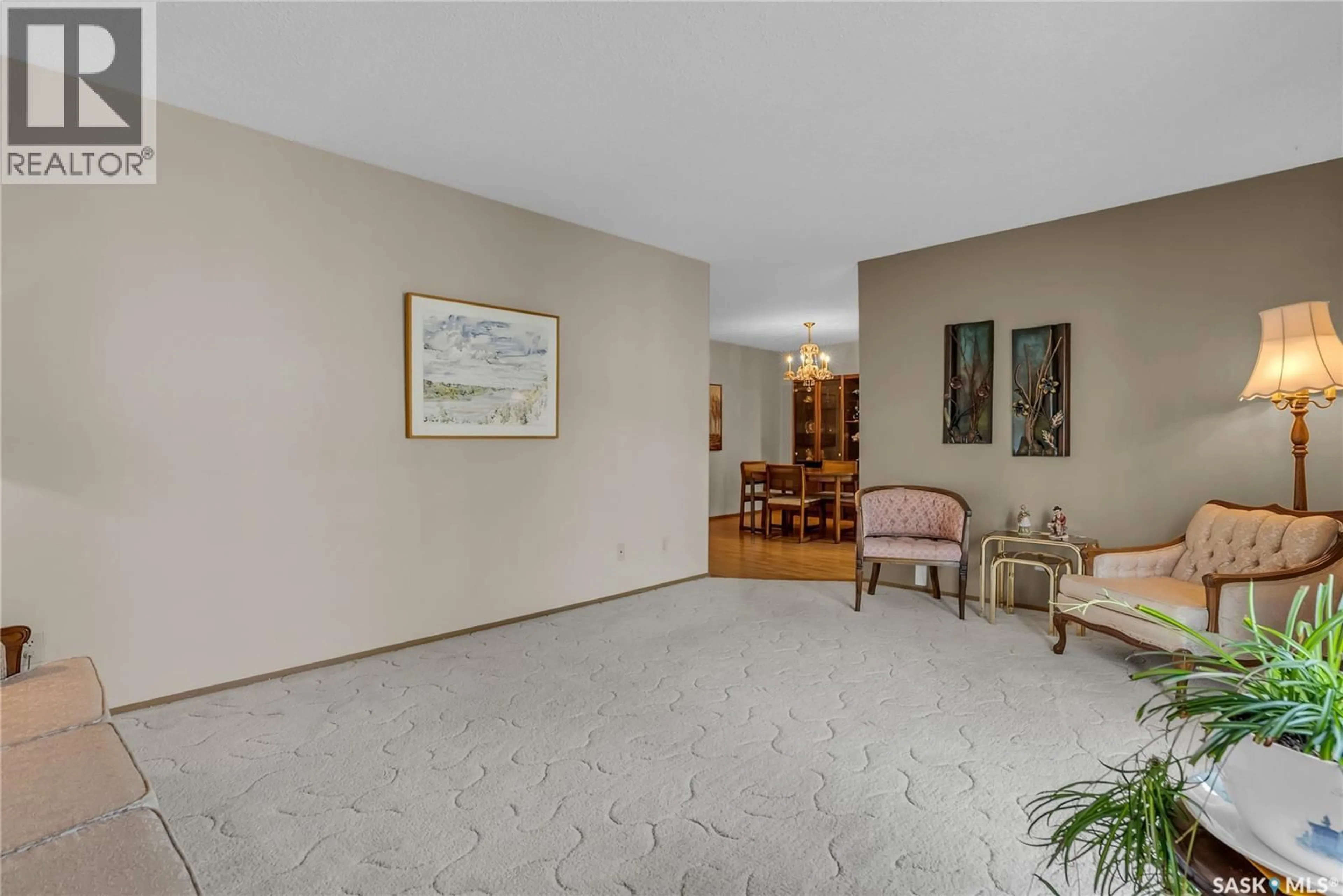 Indoor foyer for 205 - 3140 LOUISE STREET, Saskatoon Saskatchewan S7J3L8