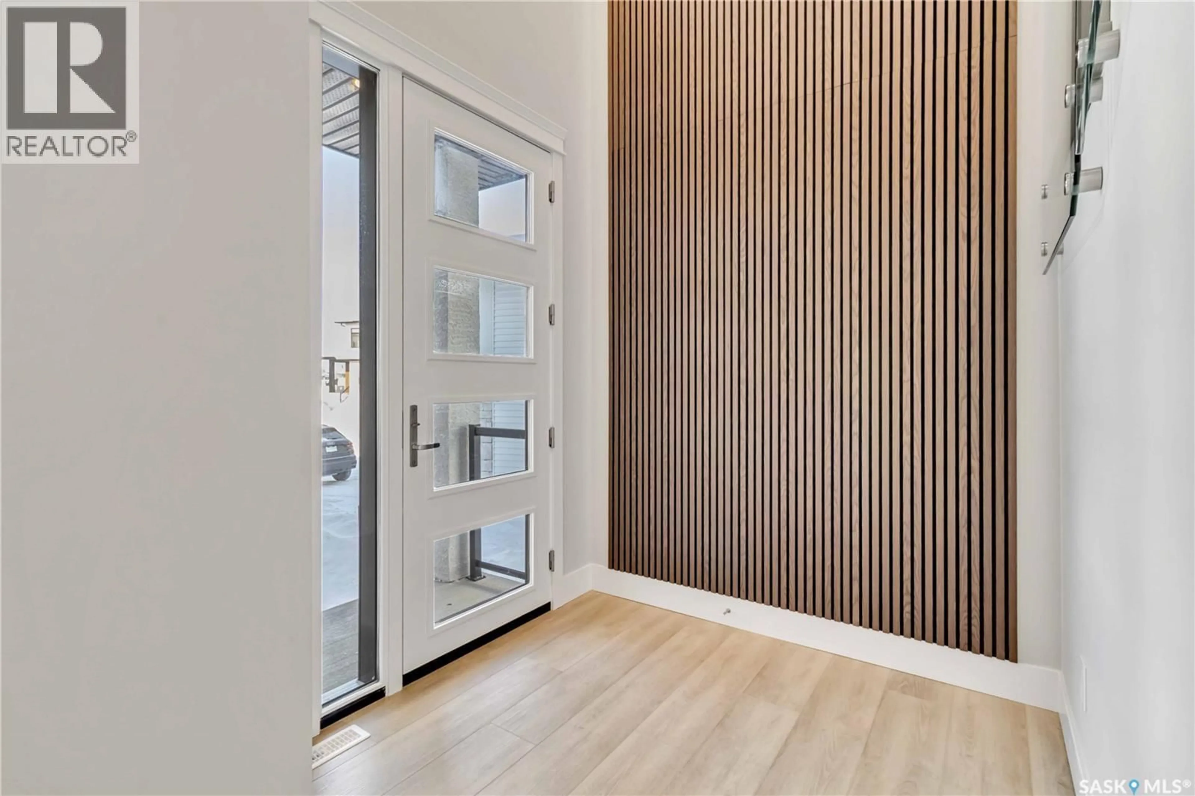Indoor entryway for 331 WOOLF BAY, Saskatoon Saskatchewan S7W1E5