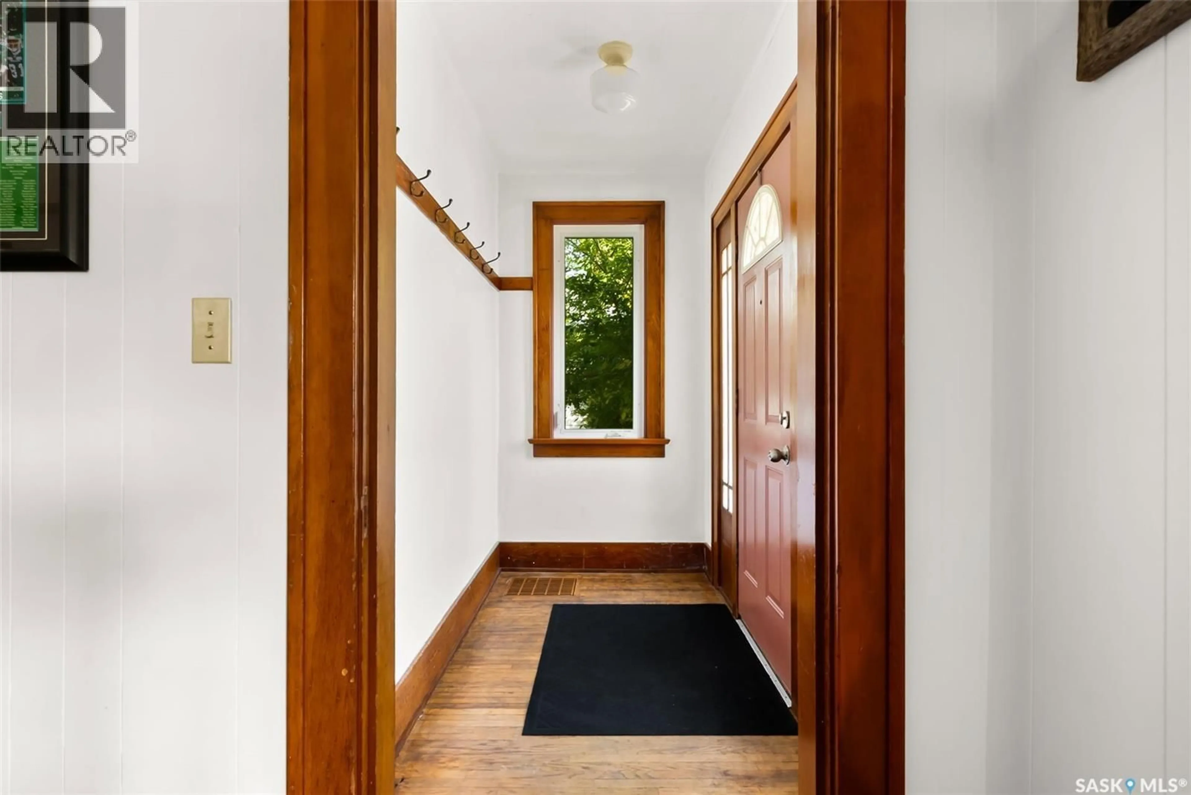 Indoor entryway for 2320 BRODER STREET, Regina Saskatchewan S4N3S8