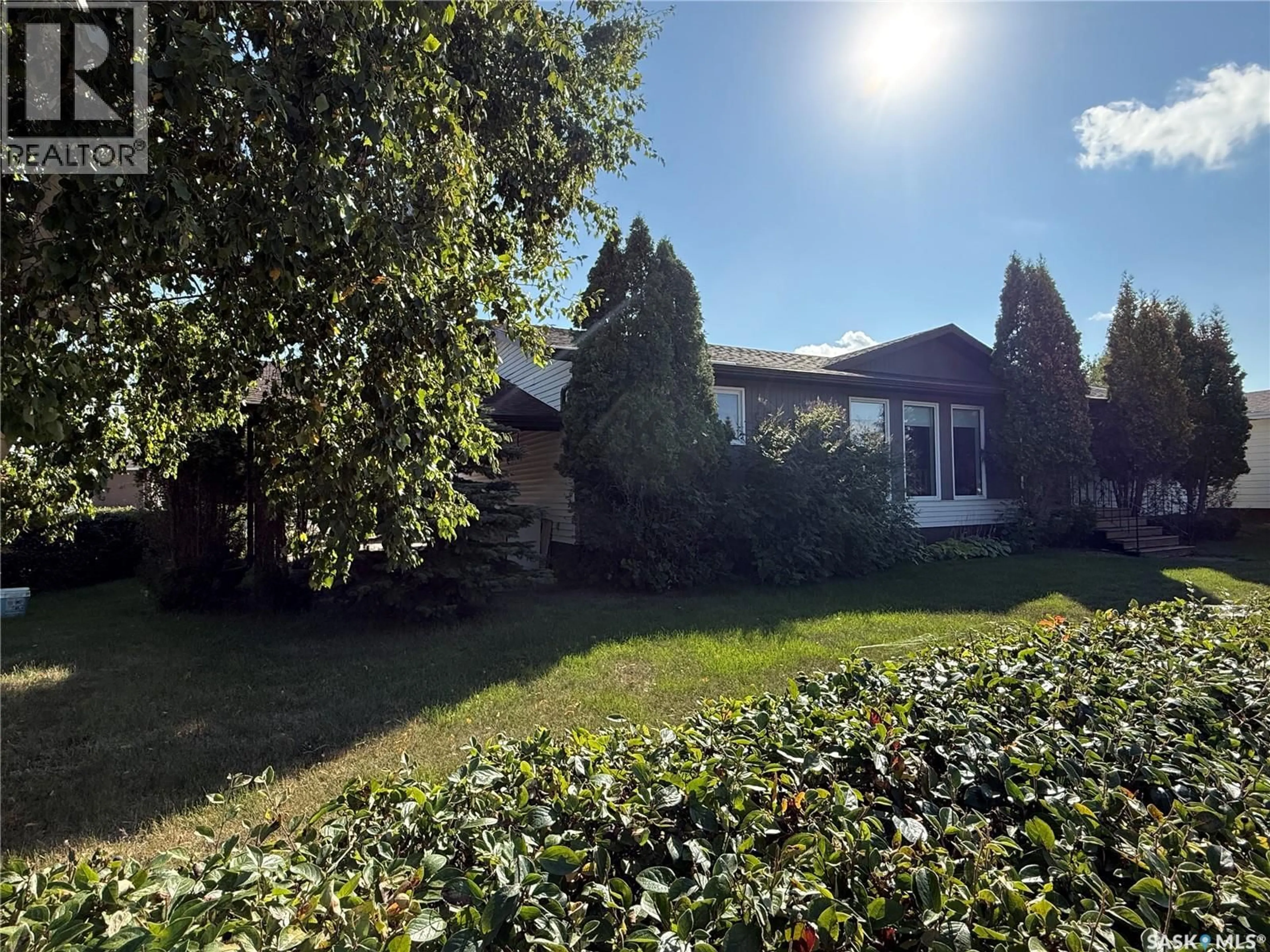 A pic from outside/outdoor area/front of a property/back of a property/a pic from drone, unknown for 5 QUEBEC DRIVE, Melville Saskatchewan S0A2P0
