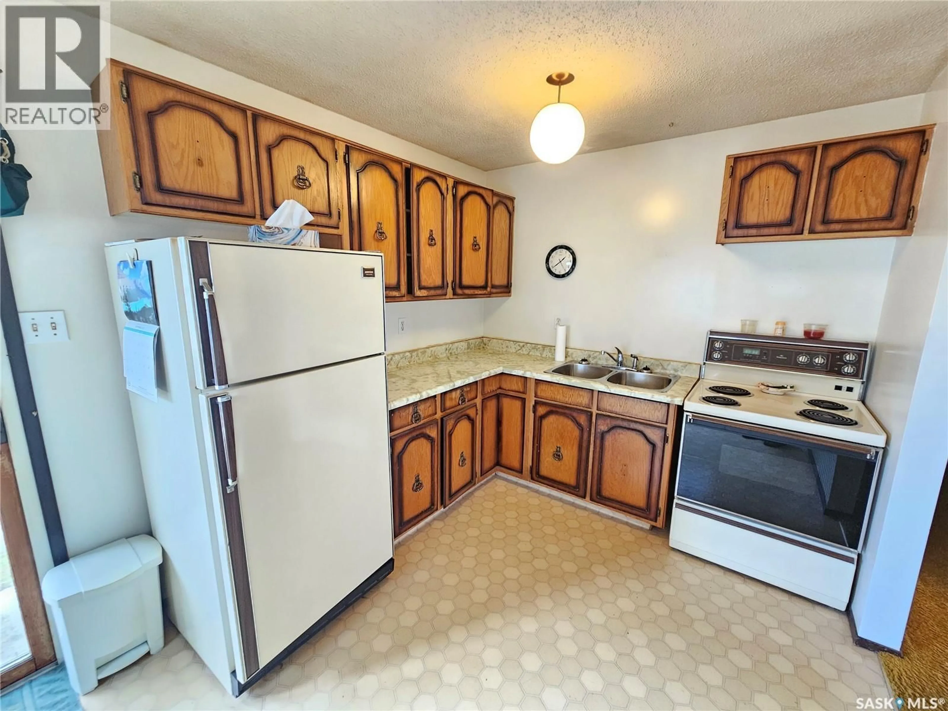 Standard kitchen, unknown for 1031 7TH AVENUE, Moose Jaw Saskatchewan S6H1N9