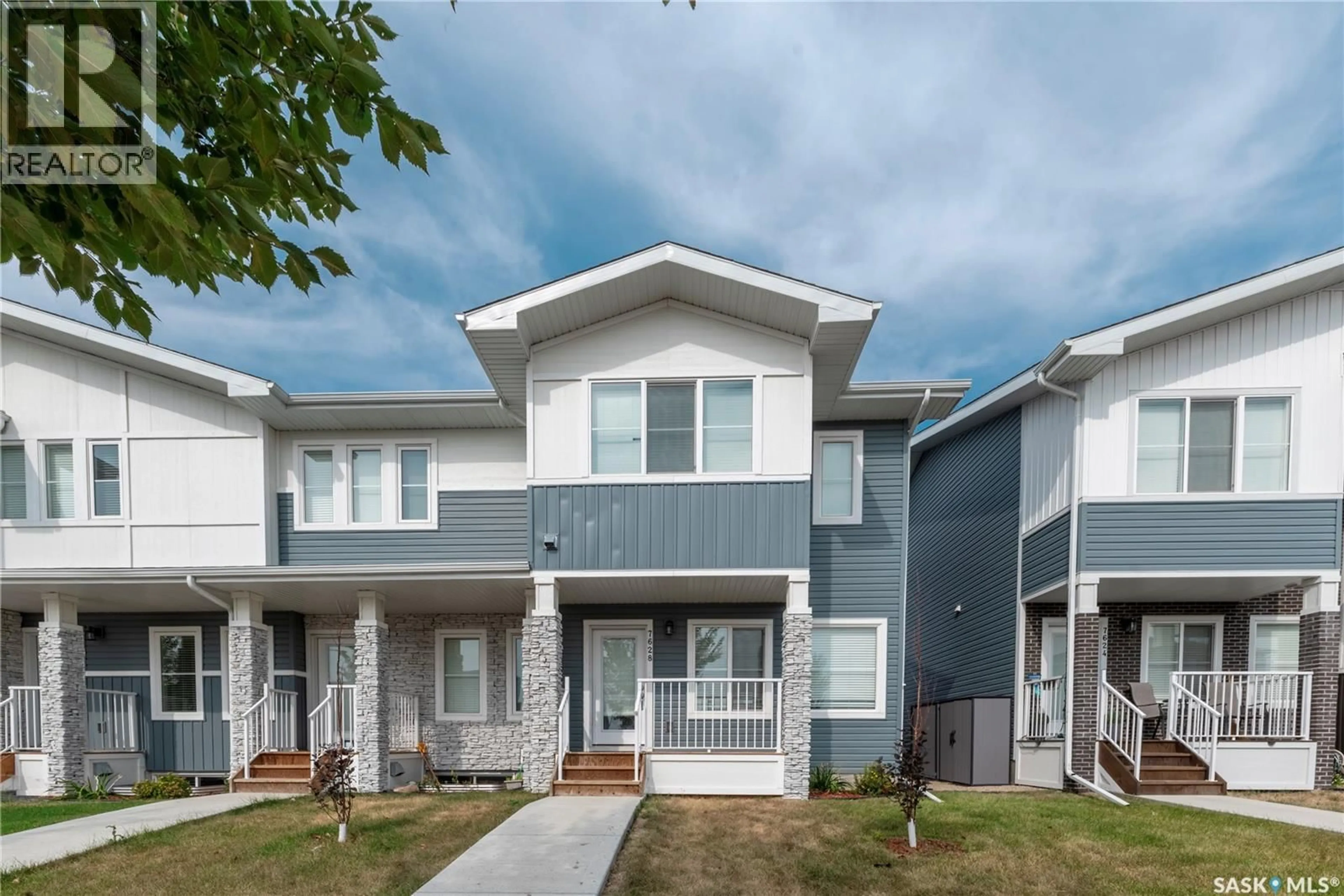 Home with vinyl exterior material, street for 7628 MAPLEFORD BOULEVARD, Regina Saskatchewan S4Y0H1