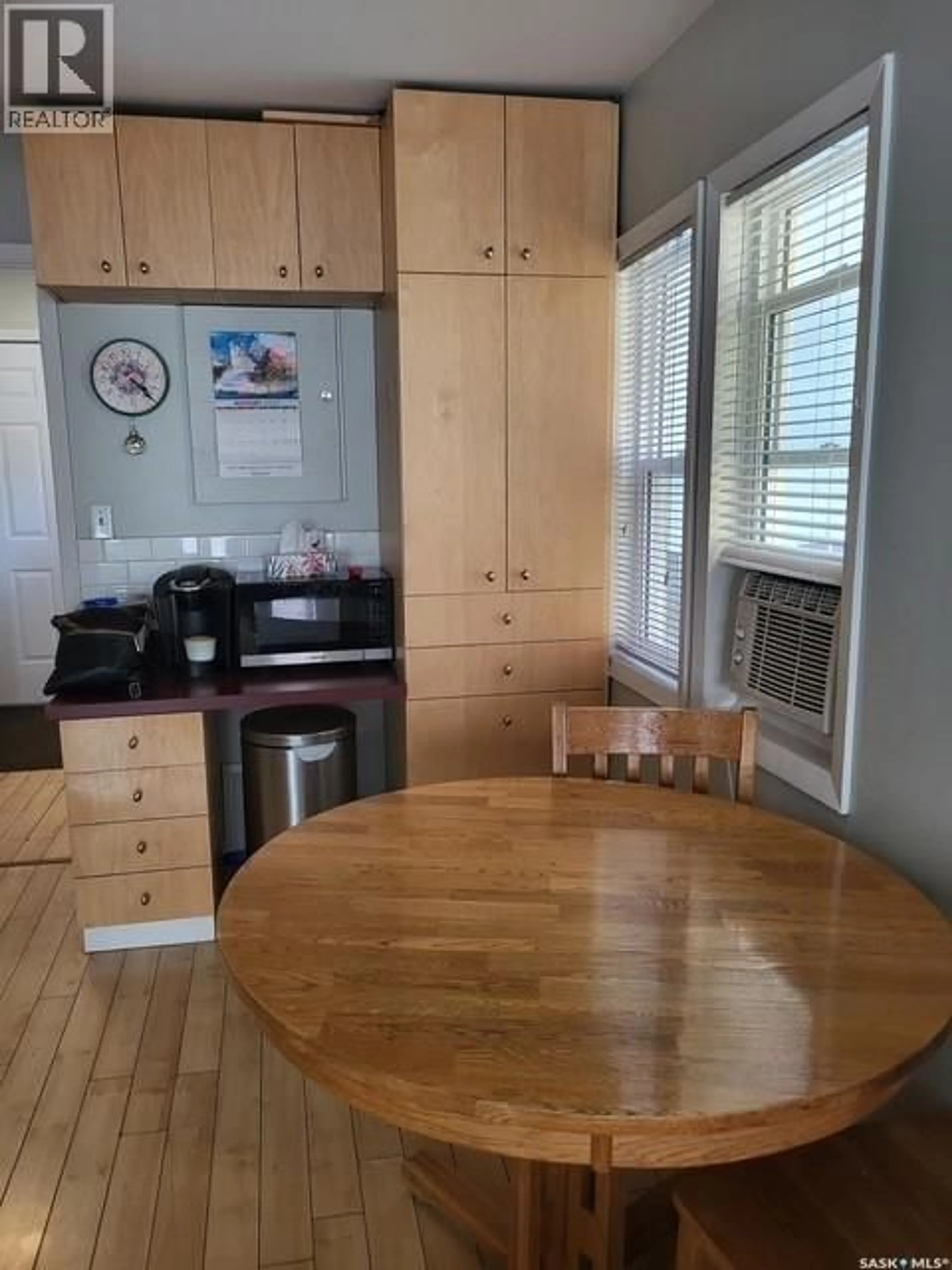 Standard kitchen, unknown for 2337 MCDONALD STREET, Regina Saskatchewan S4N2Z2