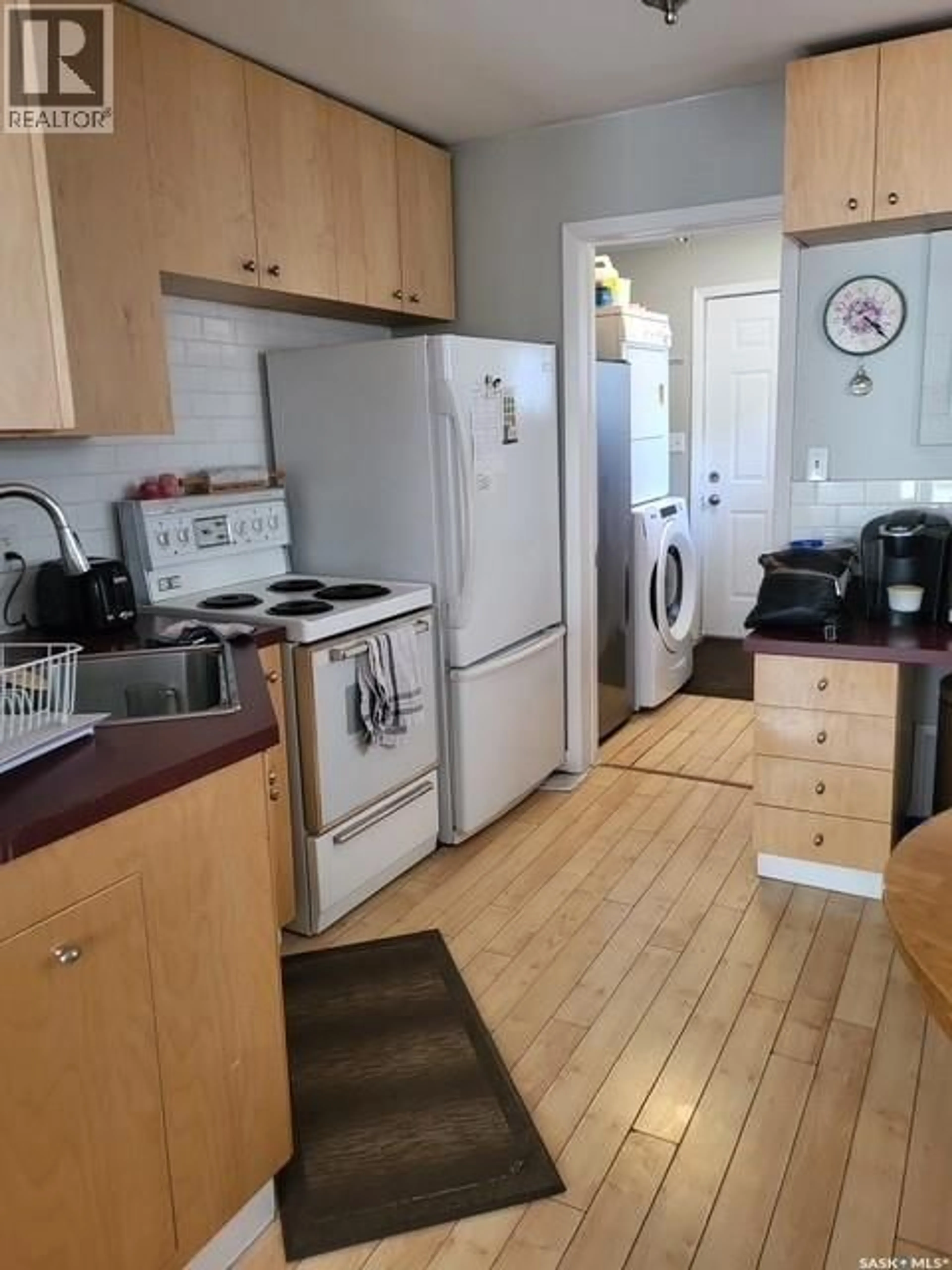 Standard kitchen, unknown for 2337 MCDONALD STREET, Regina Saskatchewan S4N2Z2
