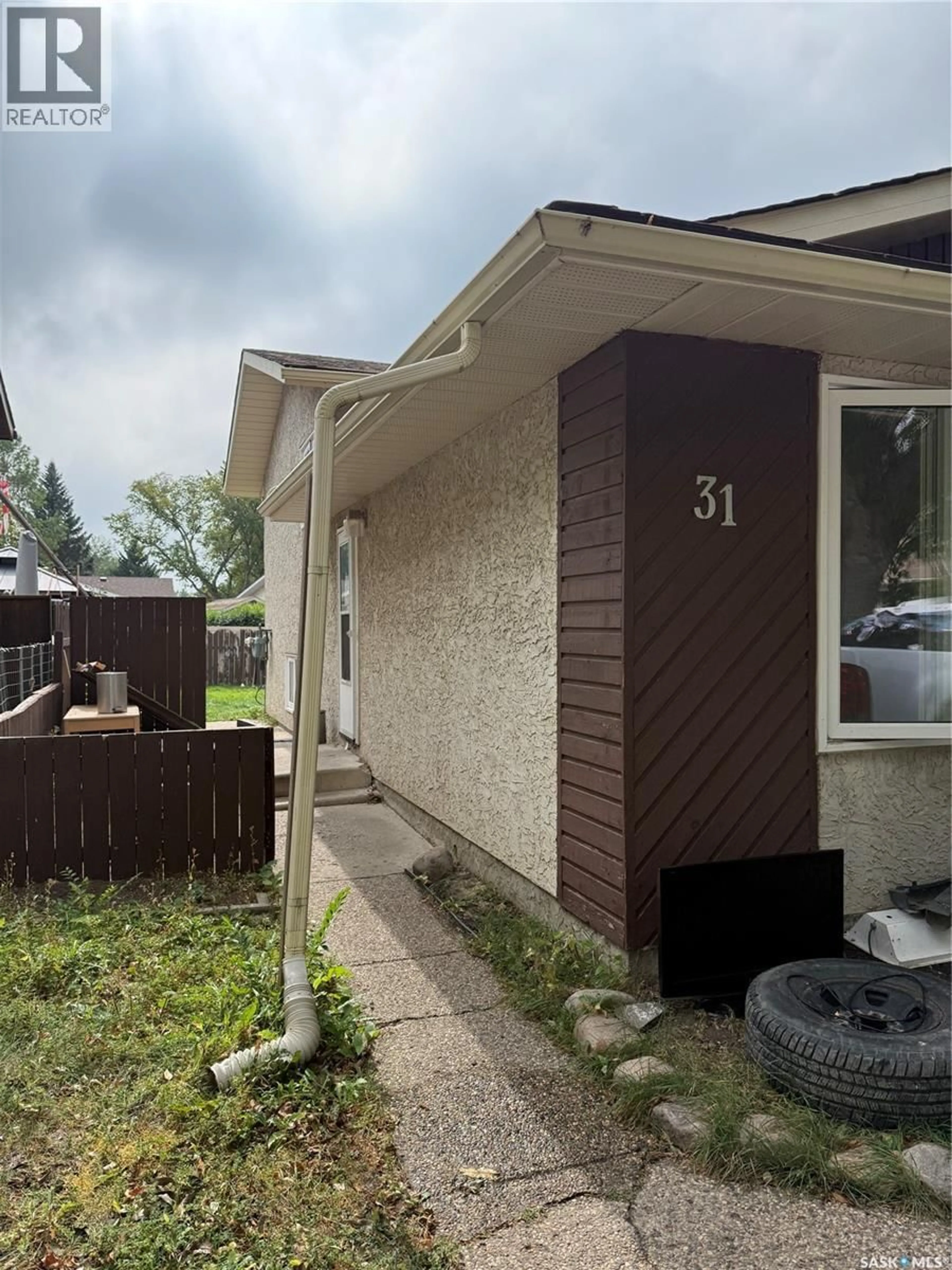 Home with vinyl exterior material, street for 31 NEWSTEAD AVENUE, Regina Saskatchewan S4X1H1