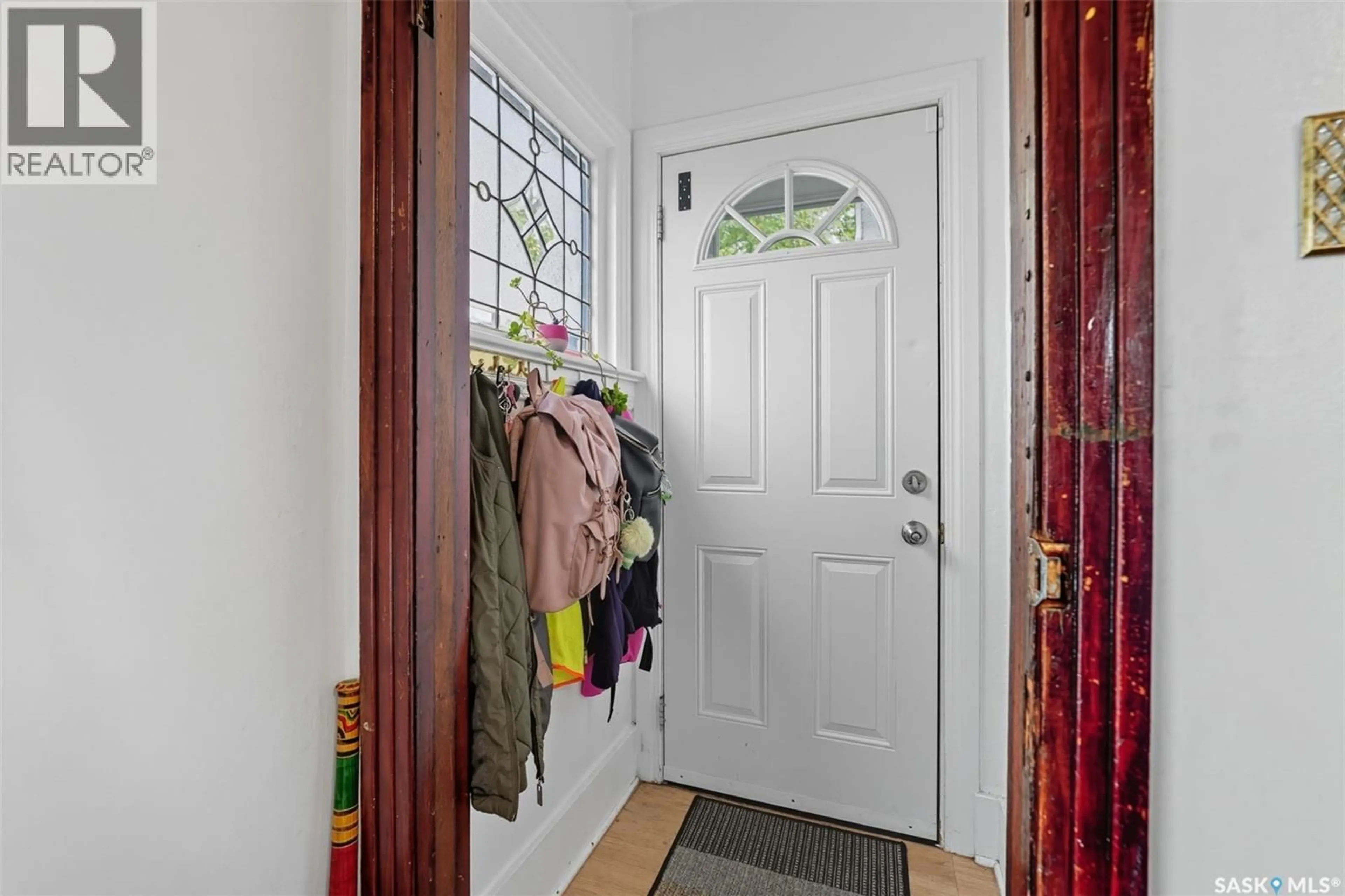 Indoor entryway for 416 TAYLOR STREET, Saskatoon Saskatchewan S7M0C8