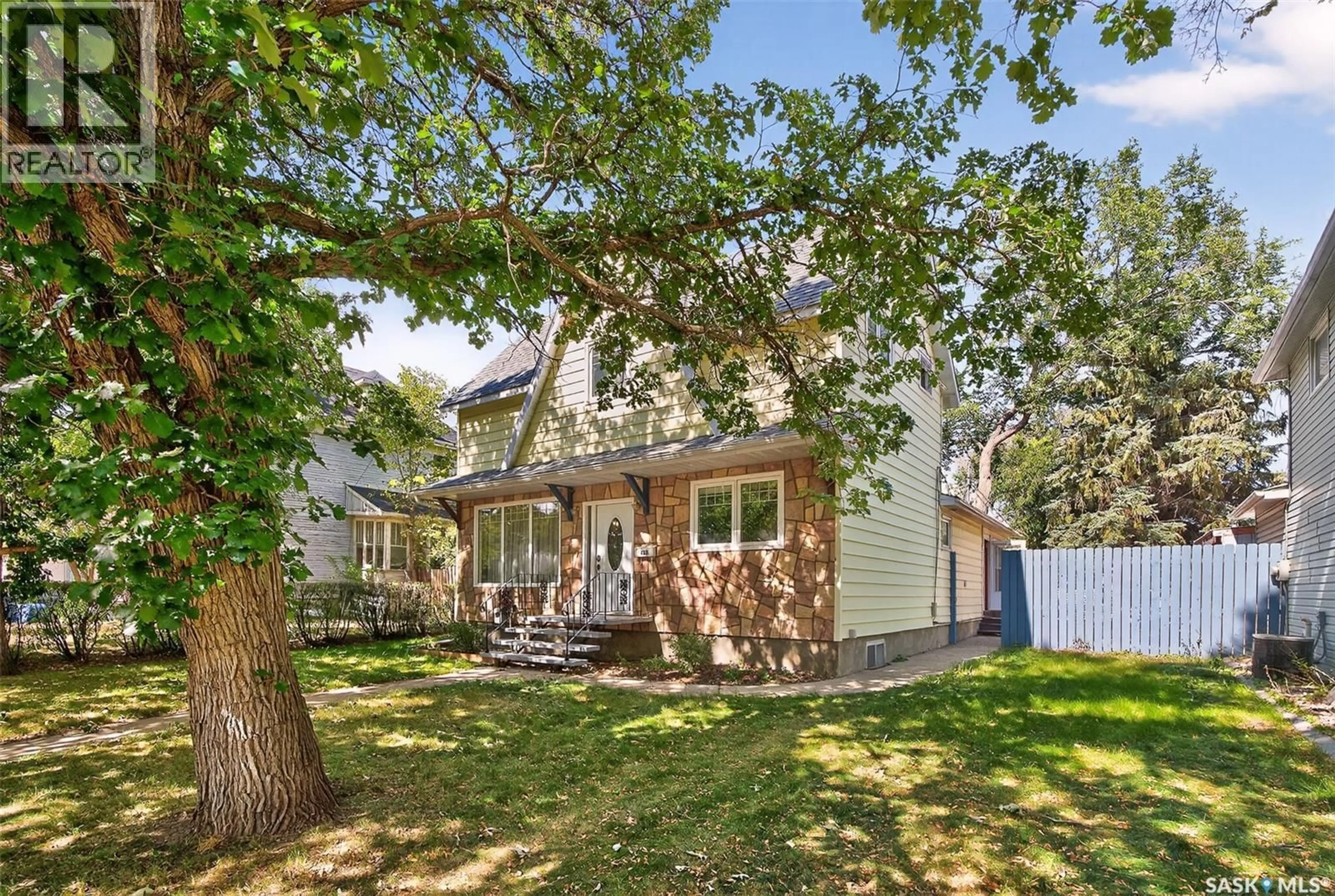 Patio, street for 440 HOCHELAGA STREET, Moose Jaw Saskatchewan S6H2G9