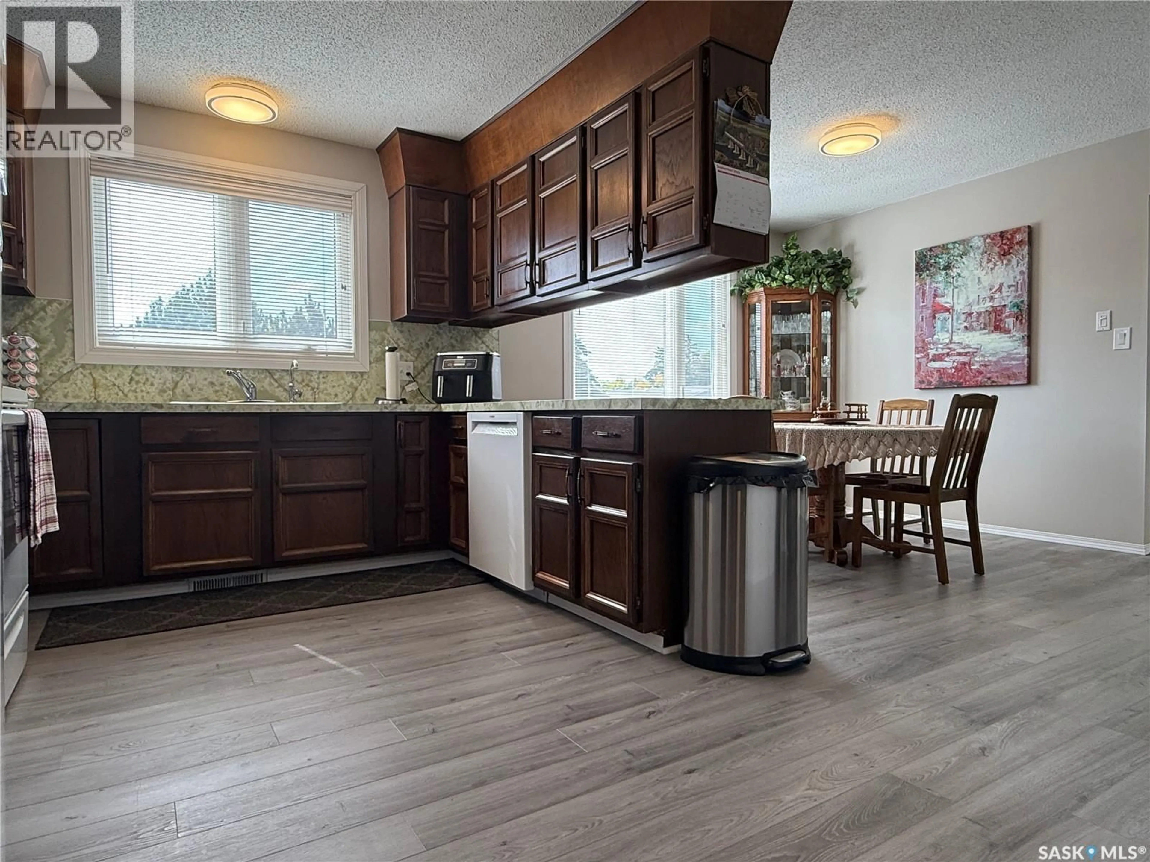 Open concept kitchen, unknown for 684 8TH AVENUE, Melville Saskatchewan S0A2P0
