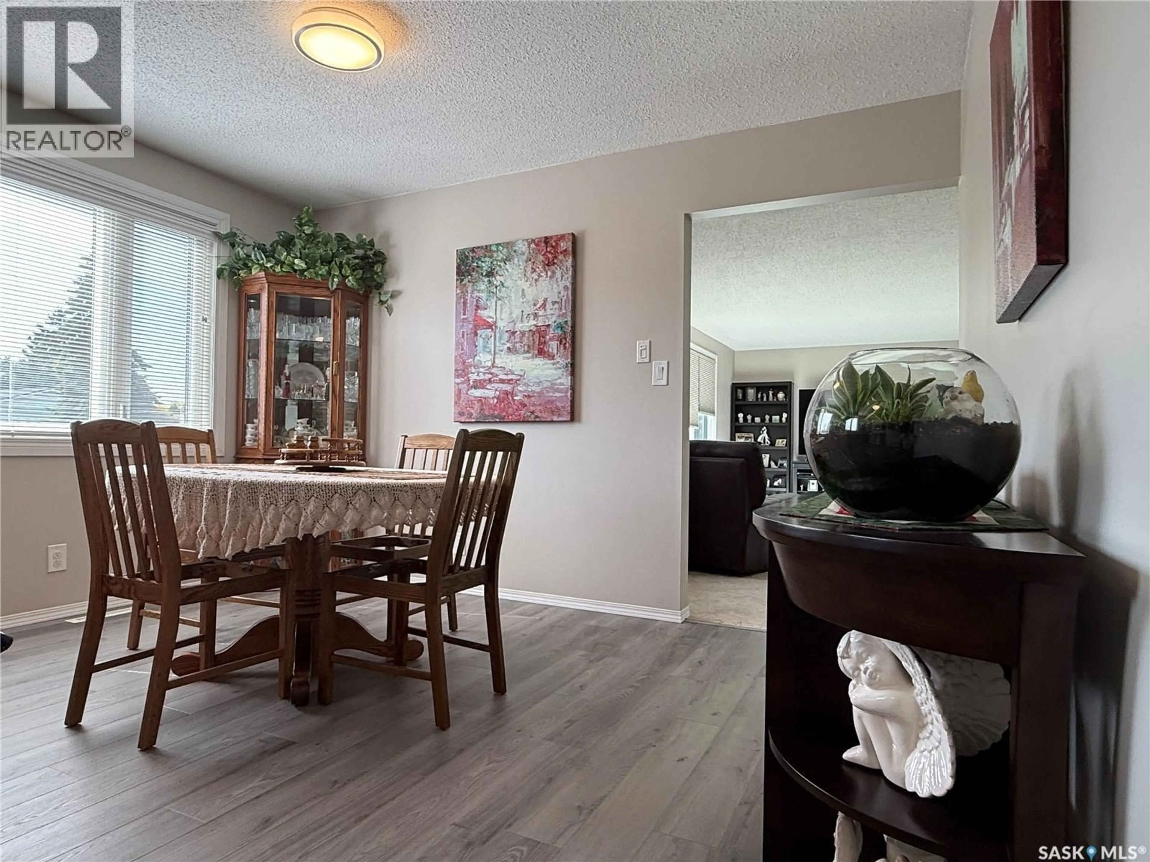Dining room, wood/laminate floor for 684 8TH AVENUE, Melville Saskatchewan S0A2P0