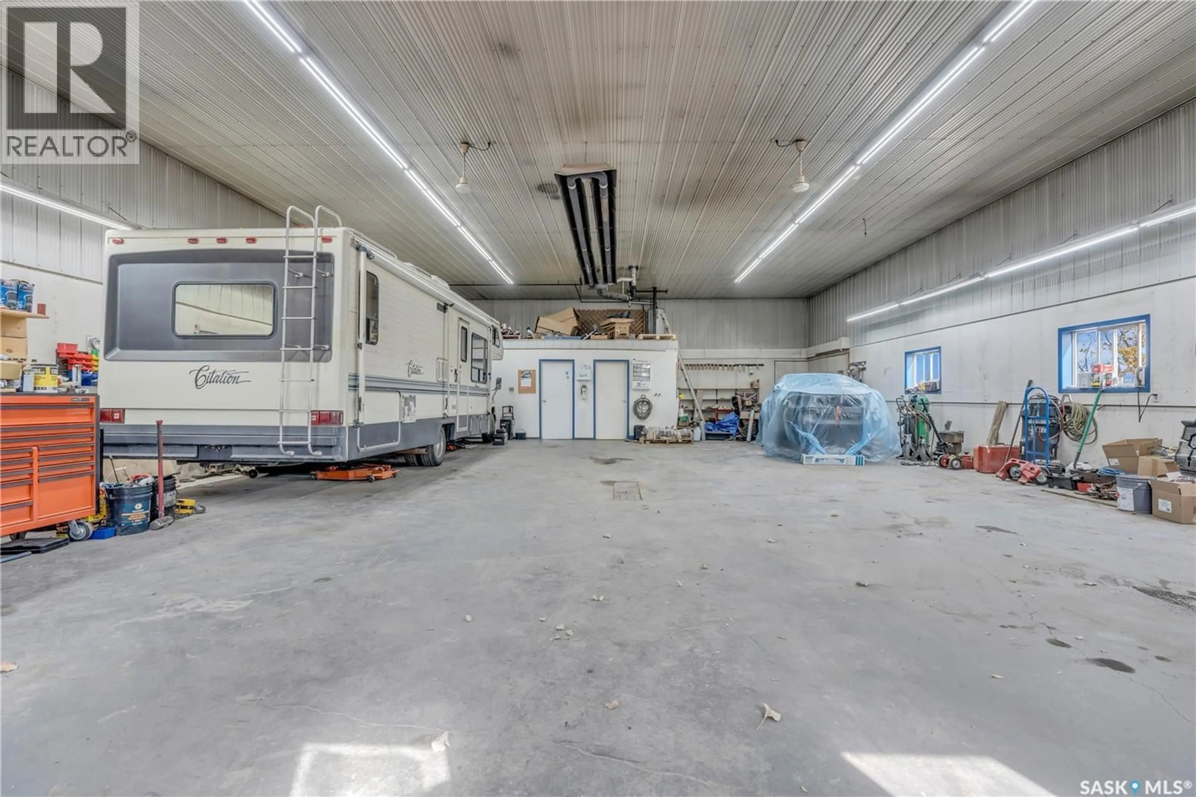 Indoor garage for 901 CONNAUGHT AVENUE, Limerick Saskatchewan S0H2P0