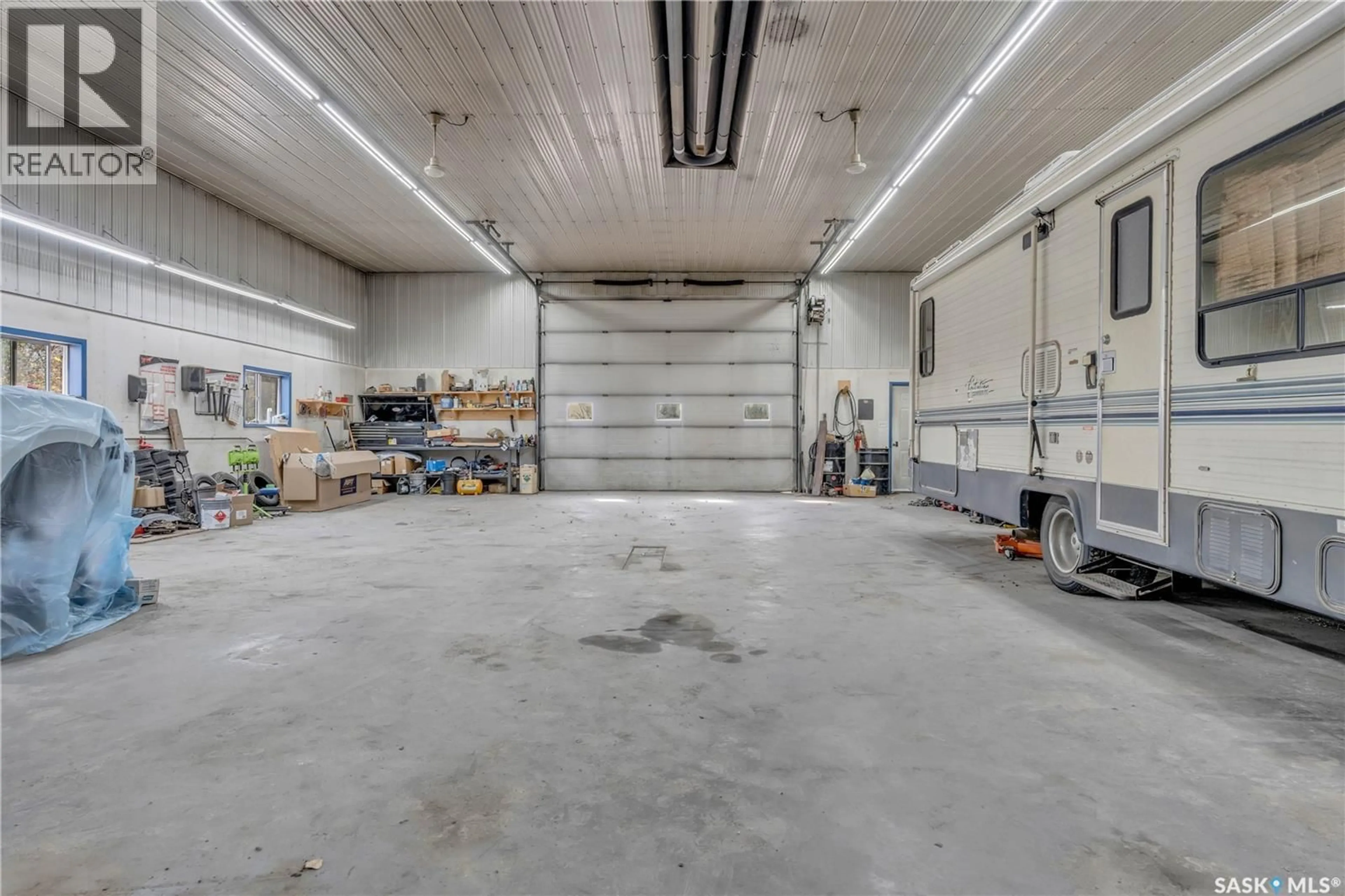 Indoor garage for 901 CONNAUGHT AVENUE, Limerick Saskatchewan S0H2P0