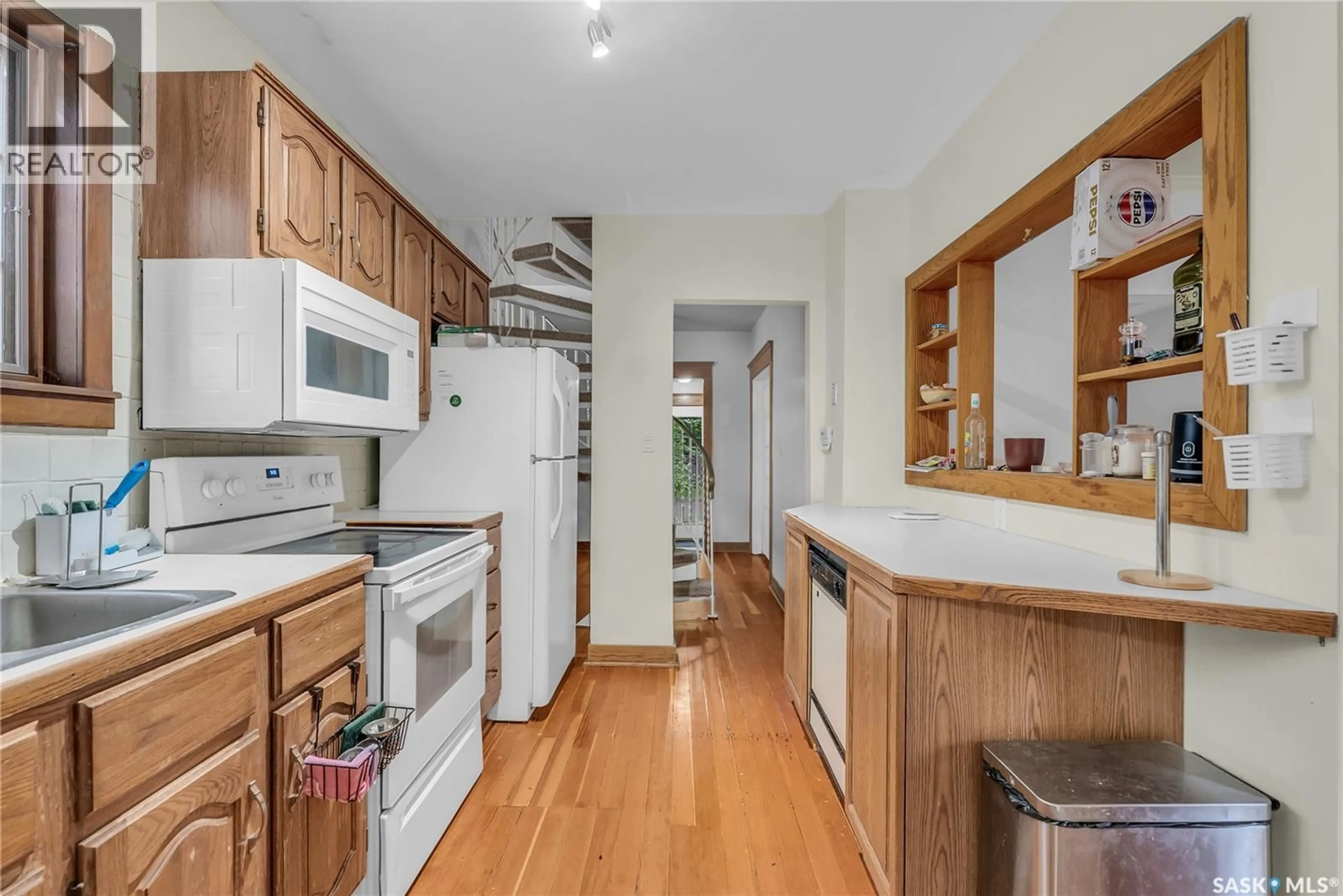 Standard kitchen, wood/laminate floor for 714 KING STREET, Saskatoon Saskatchewan S7K0N5