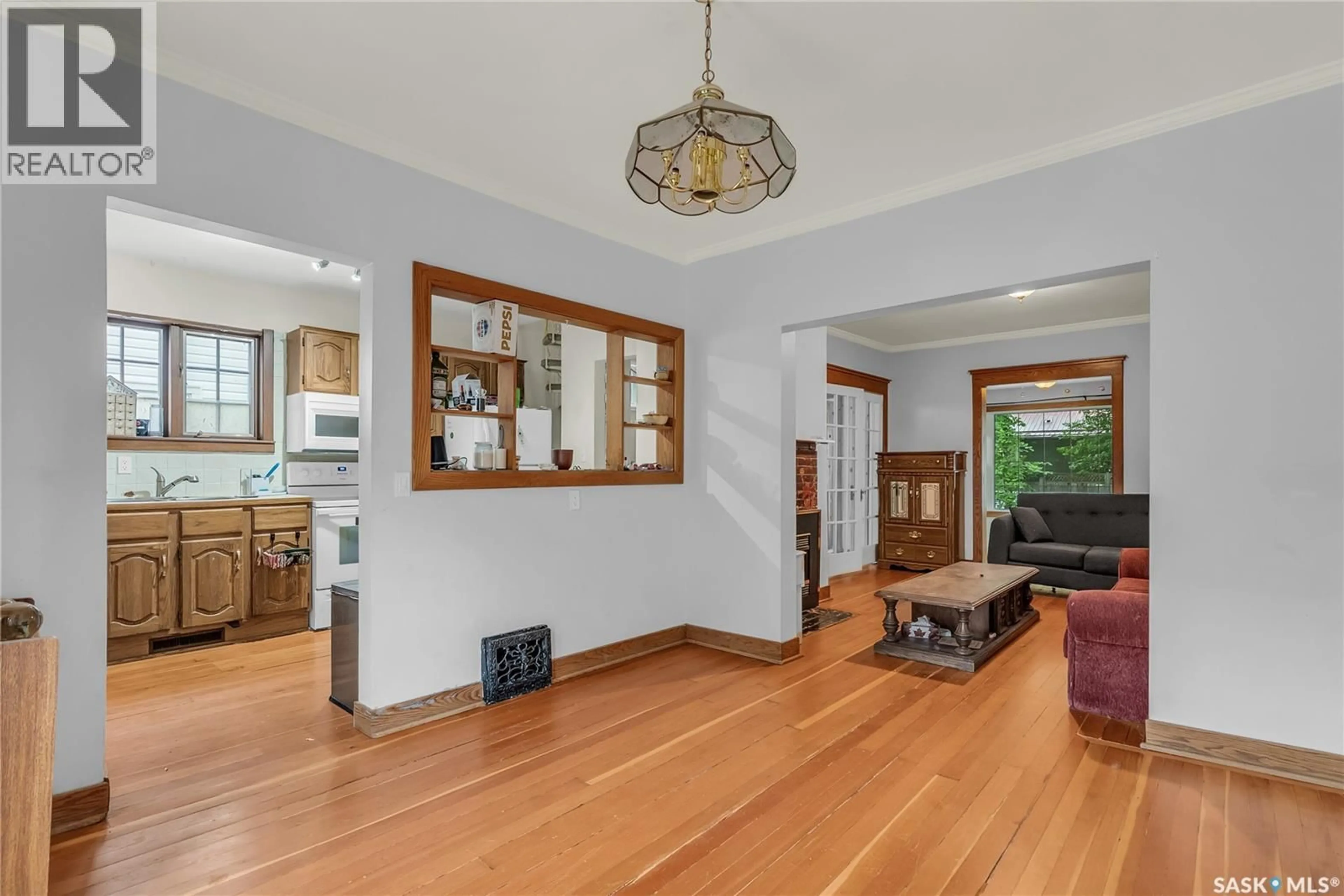 Indoor foyer for 714 KING STREET, Saskatoon Saskatchewan S7K0N5