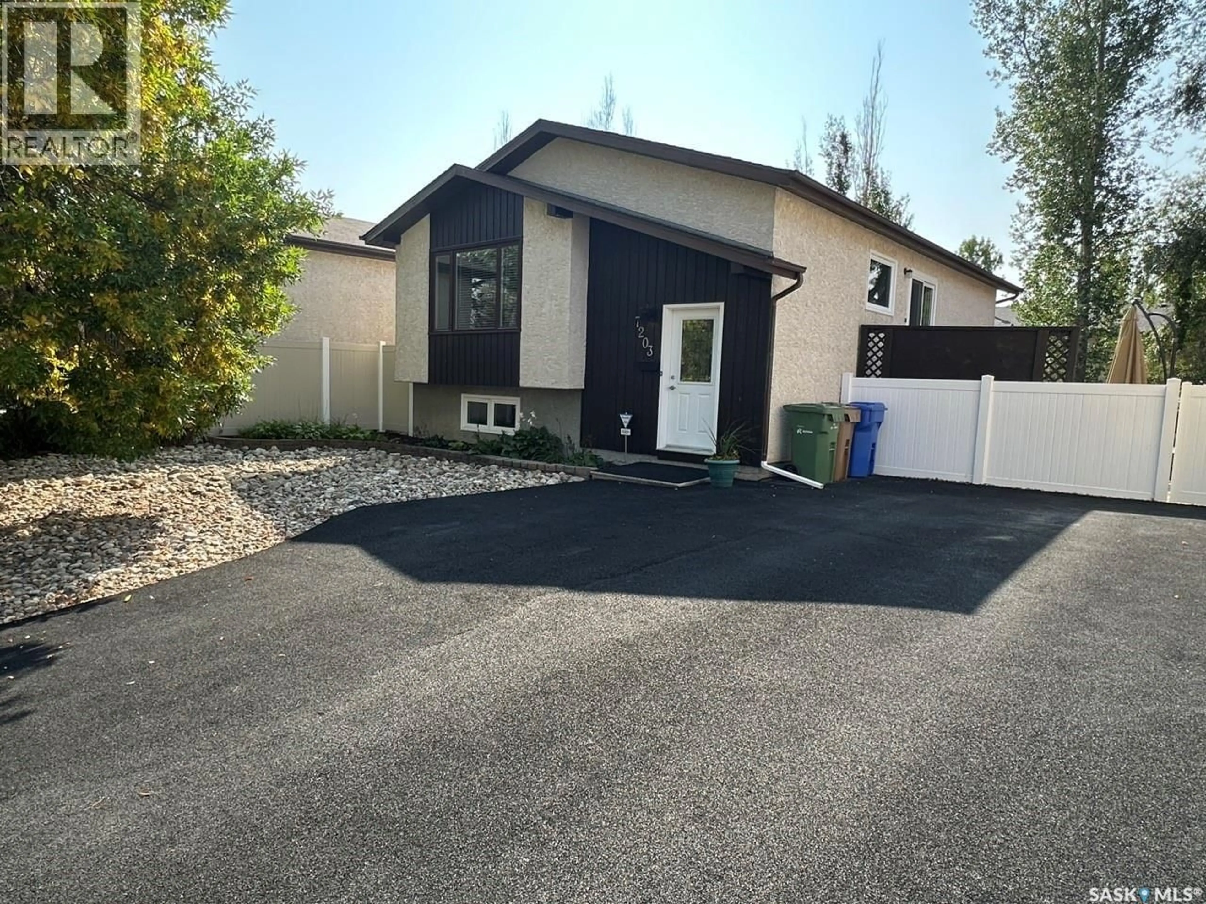 Unknown for 7203 WHELAN DRIVE, Regina Saskatchewan S4X3W8
