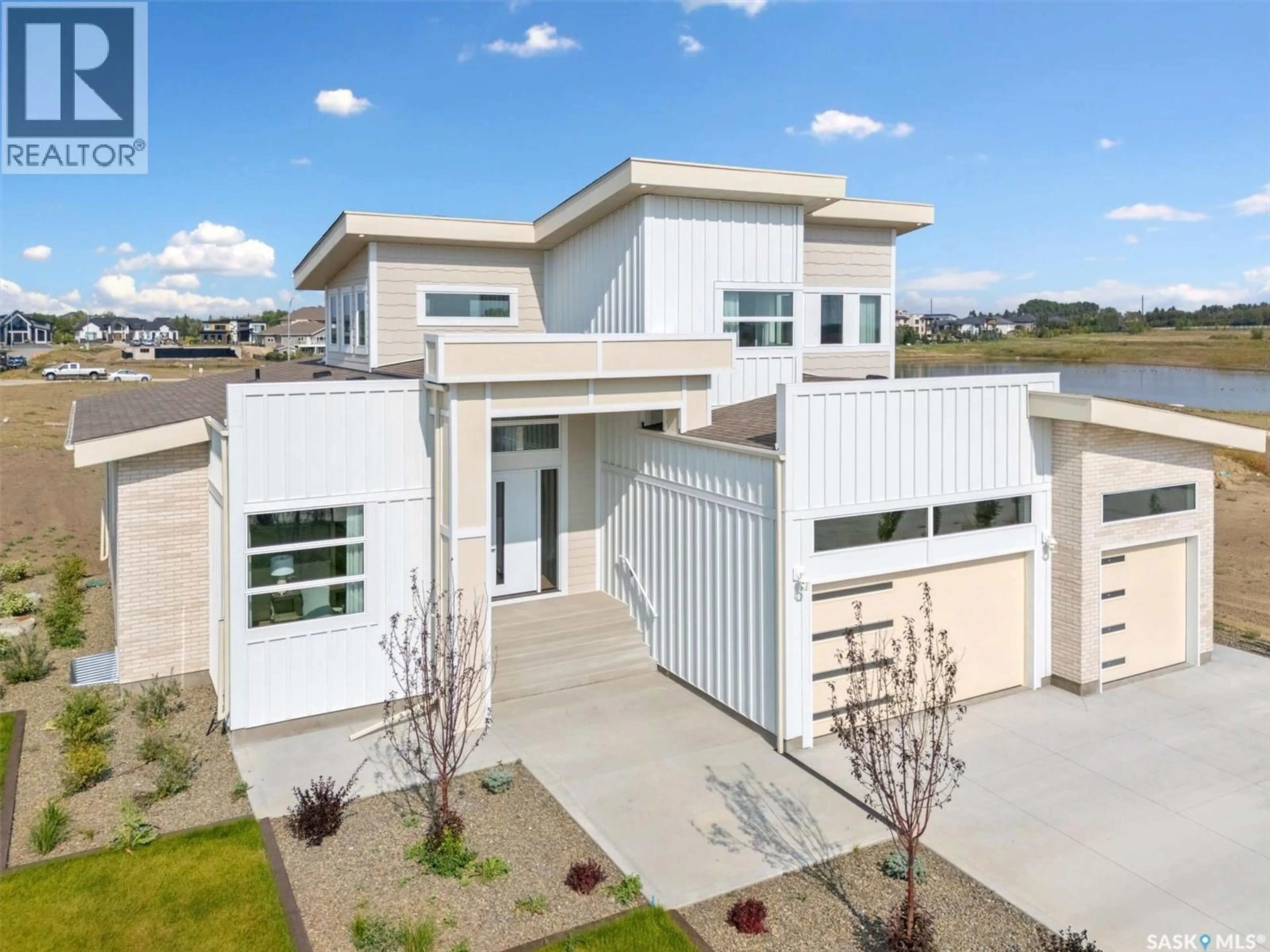 Home with vinyl exterior material, street for 641 GREENBRYRE COVE, Corman Park Rm No. 344 Saskatchewan S7V0J4