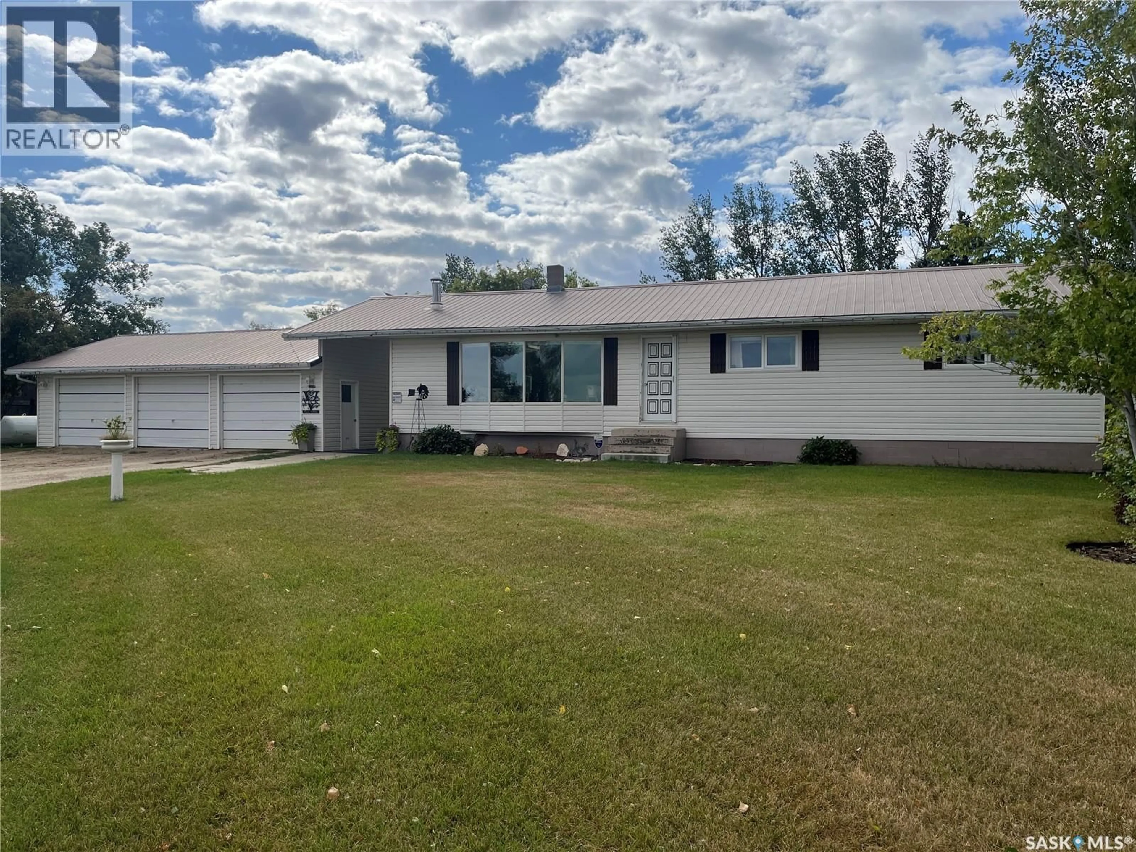 A pic from outside/outdoor area/front of a property/back of a property/a pic from drone, unknown for HARRIS HORSE RANCH, Harris Rm No. 316 Saskatchewan S0L1K0