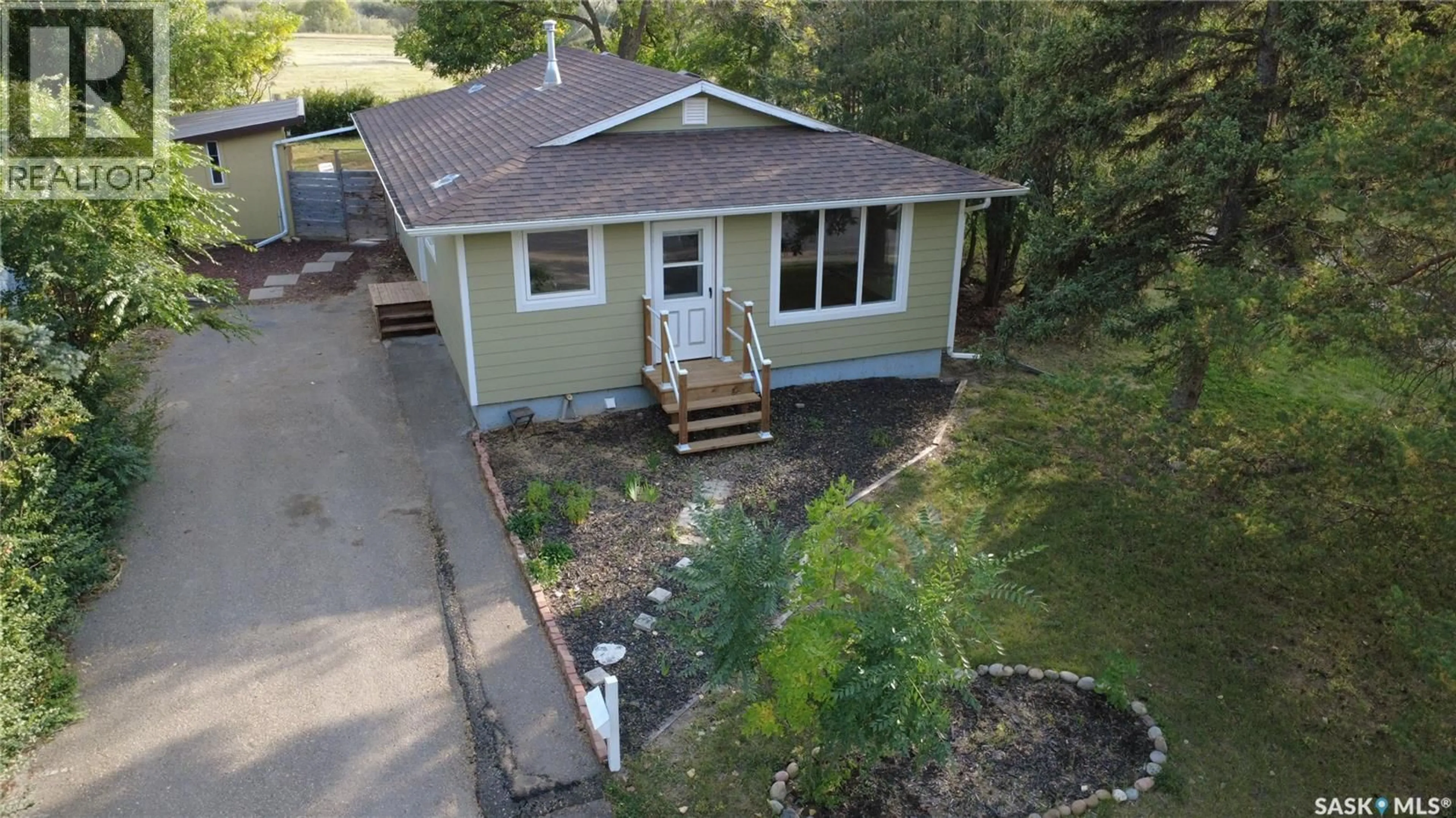 A pic from outside/outdoor area/front of a property/back of a property/a pic from drone, street for 1200 DAHL STREET, Swift Current Saskatchewan S9H3Z3