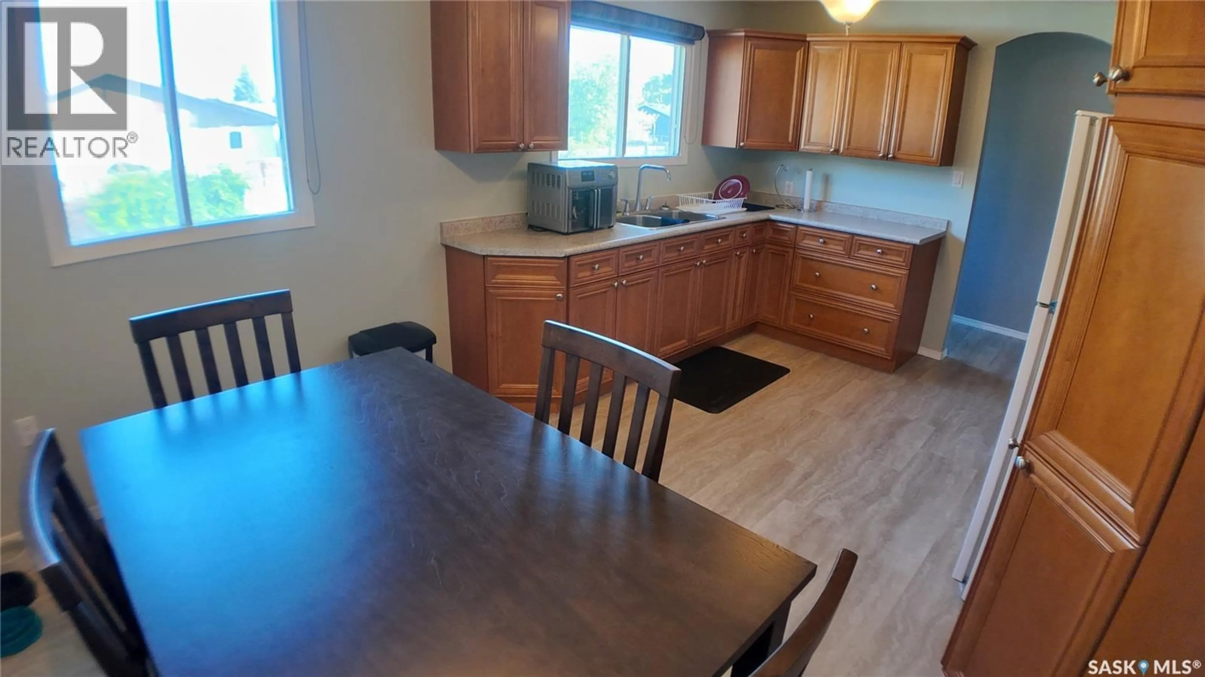 Standard kitchen, wood/laminate floor for 62 20TH STREET, Battleford Saskatchewan S0M0E0
