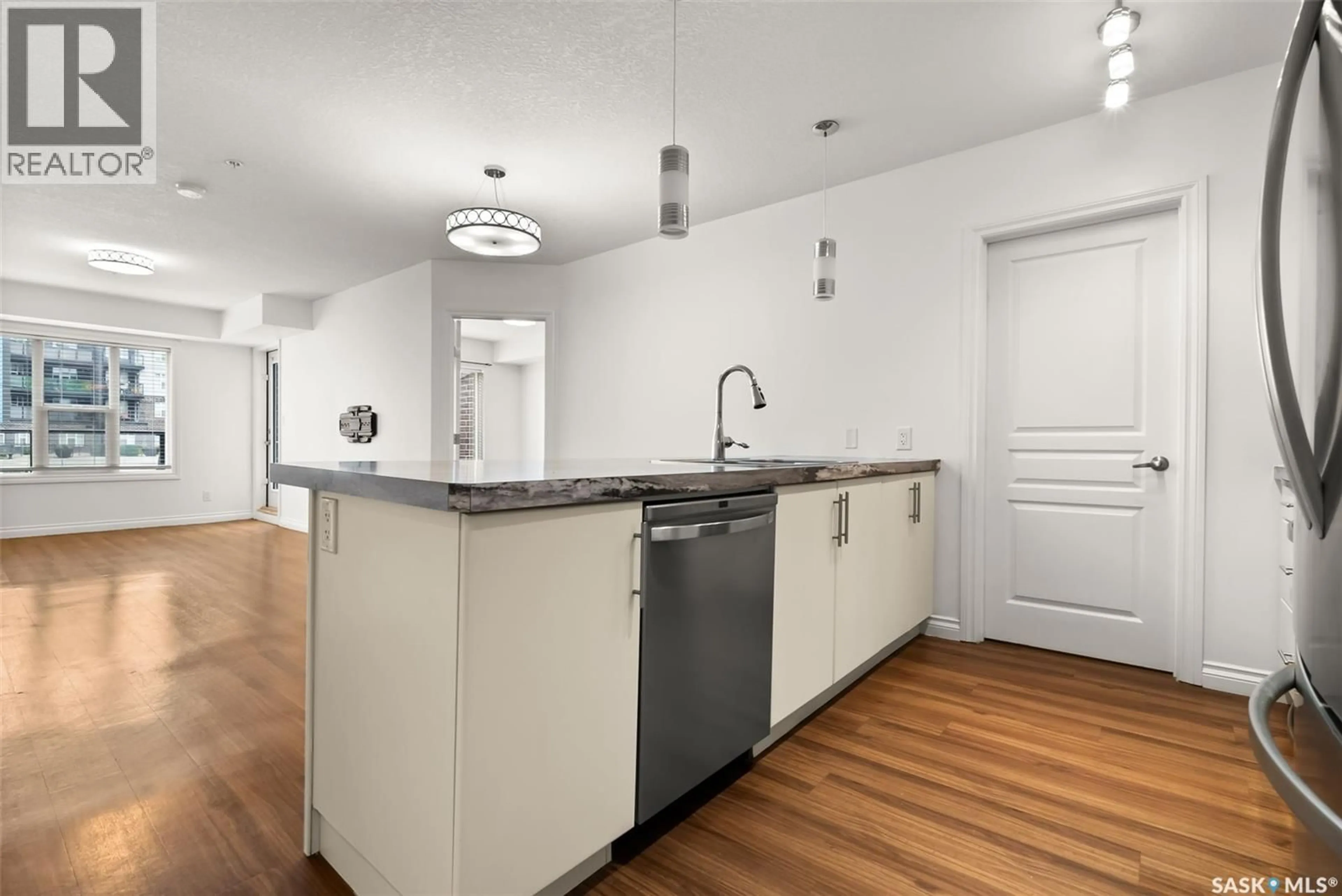 Standard kitchen, unknown for 123 5303 UNIVERSAL CRESCENT, Regina Saskatchewan S4W0L1