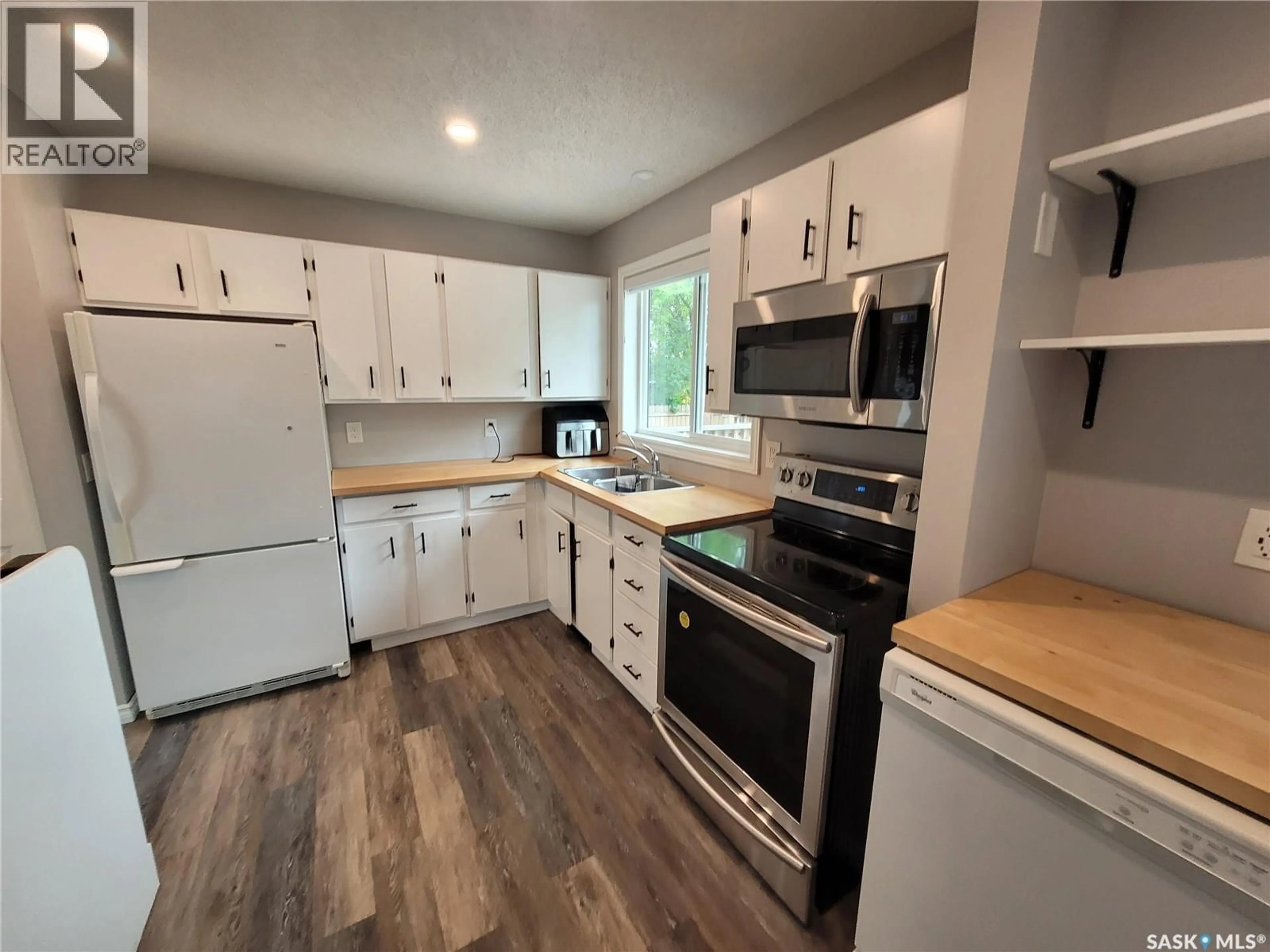 Open concept kitchen, wood/laminate floor for 303 WALL STREET, Dalmeny Saskatchewan S0K1E0