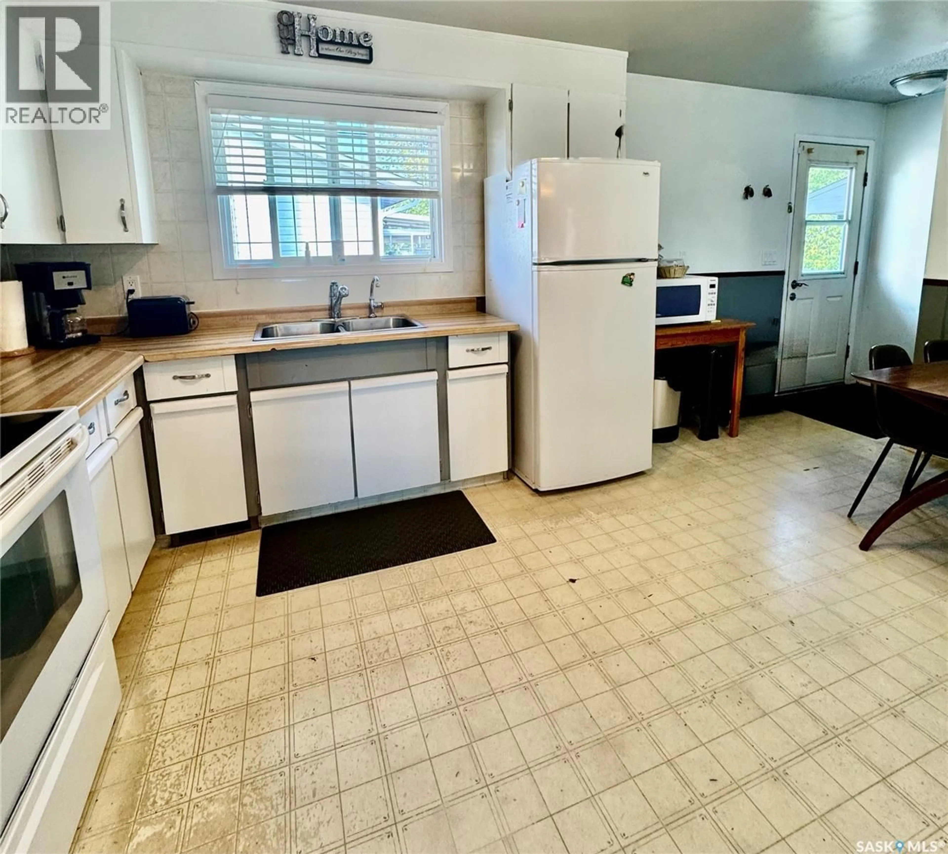 Standard kitchen, unknown for 708 BIRCH CRESCENT, Hudson Bay Saskatchewan S0E0Y0