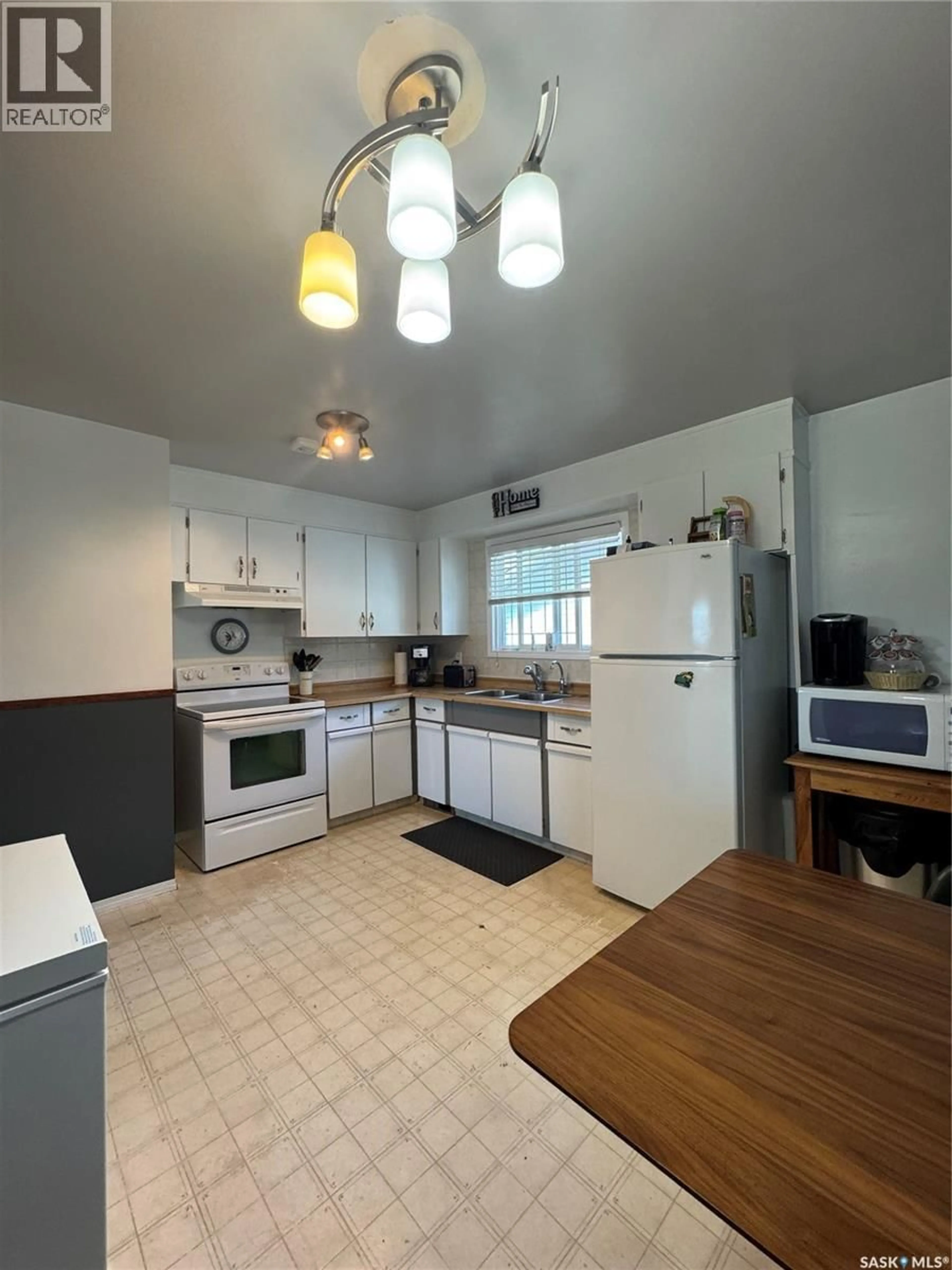 Standard kitchen, unknown for 708 BIRCH CRESCENT, Hudson Bay Saskatchewan S0E0Y0