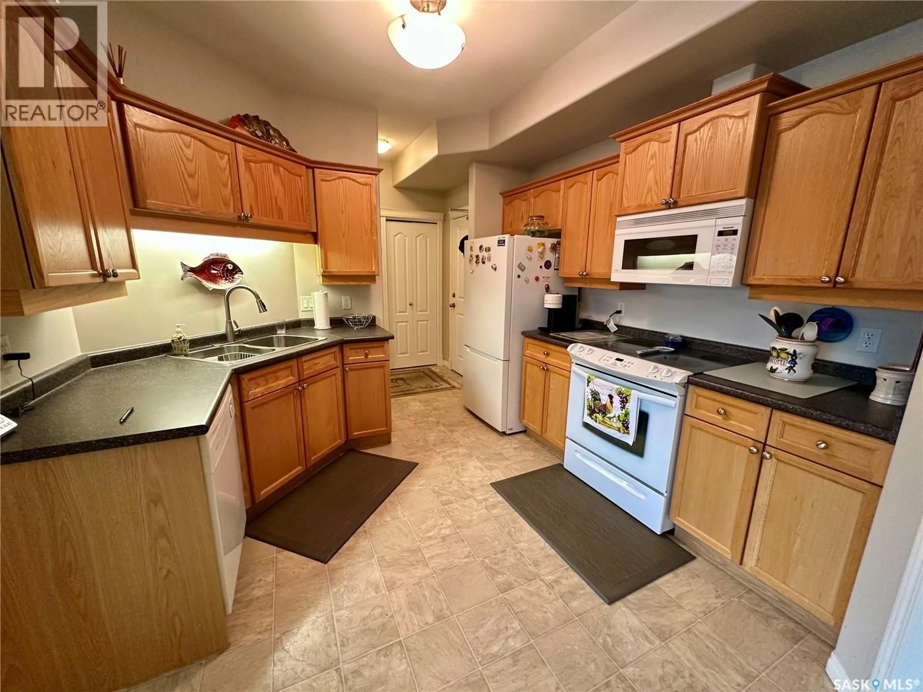 Standard kitchen, unknown for 403 110 ARMISTICE WAY, Saskatoon Saskatchewan S7J5L8