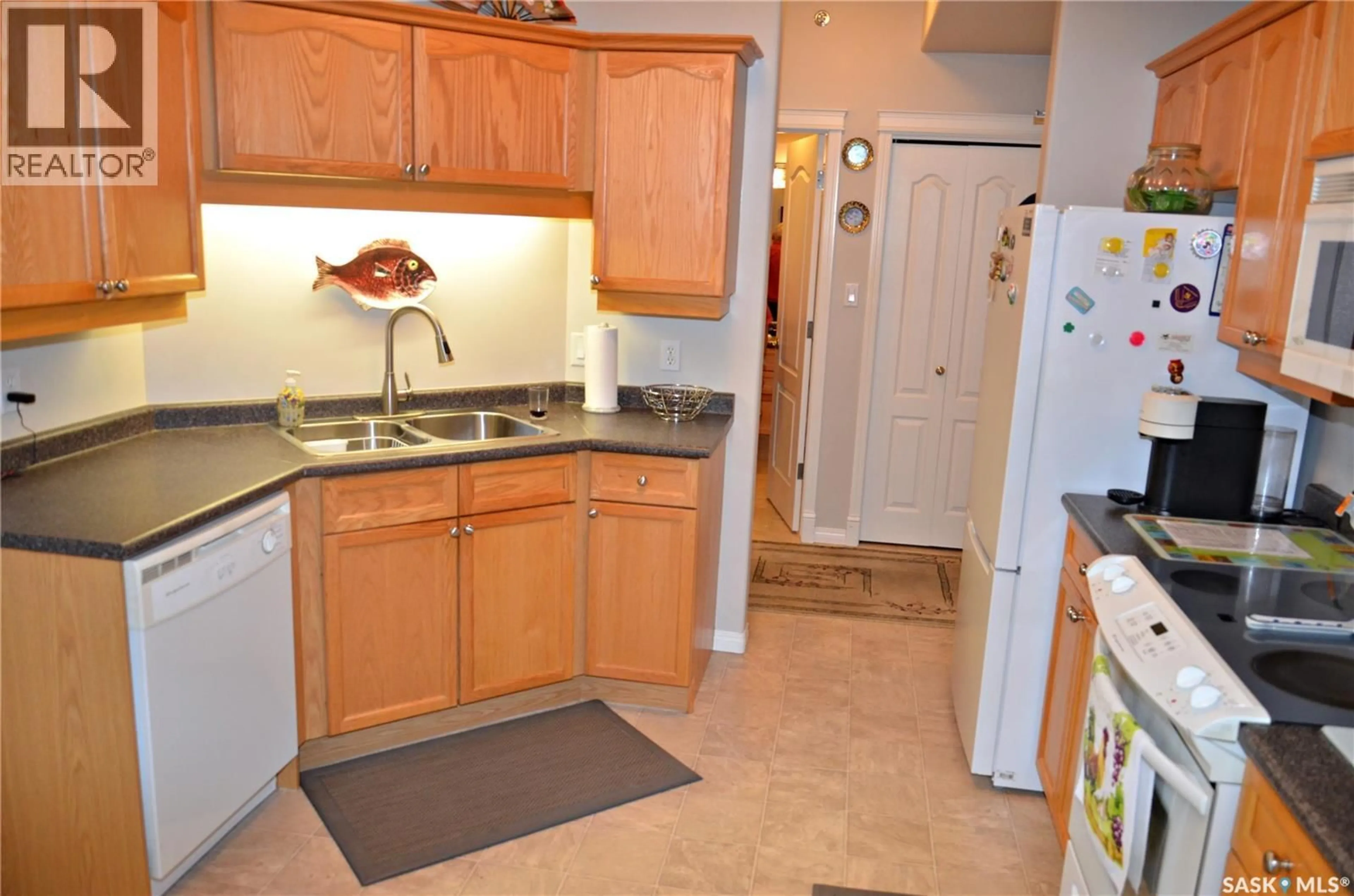 Standard kitchen, ceramic/tile floor for 403 110 ARMISTICE WAY, Saskatoon Saskatchewan S7J5L8