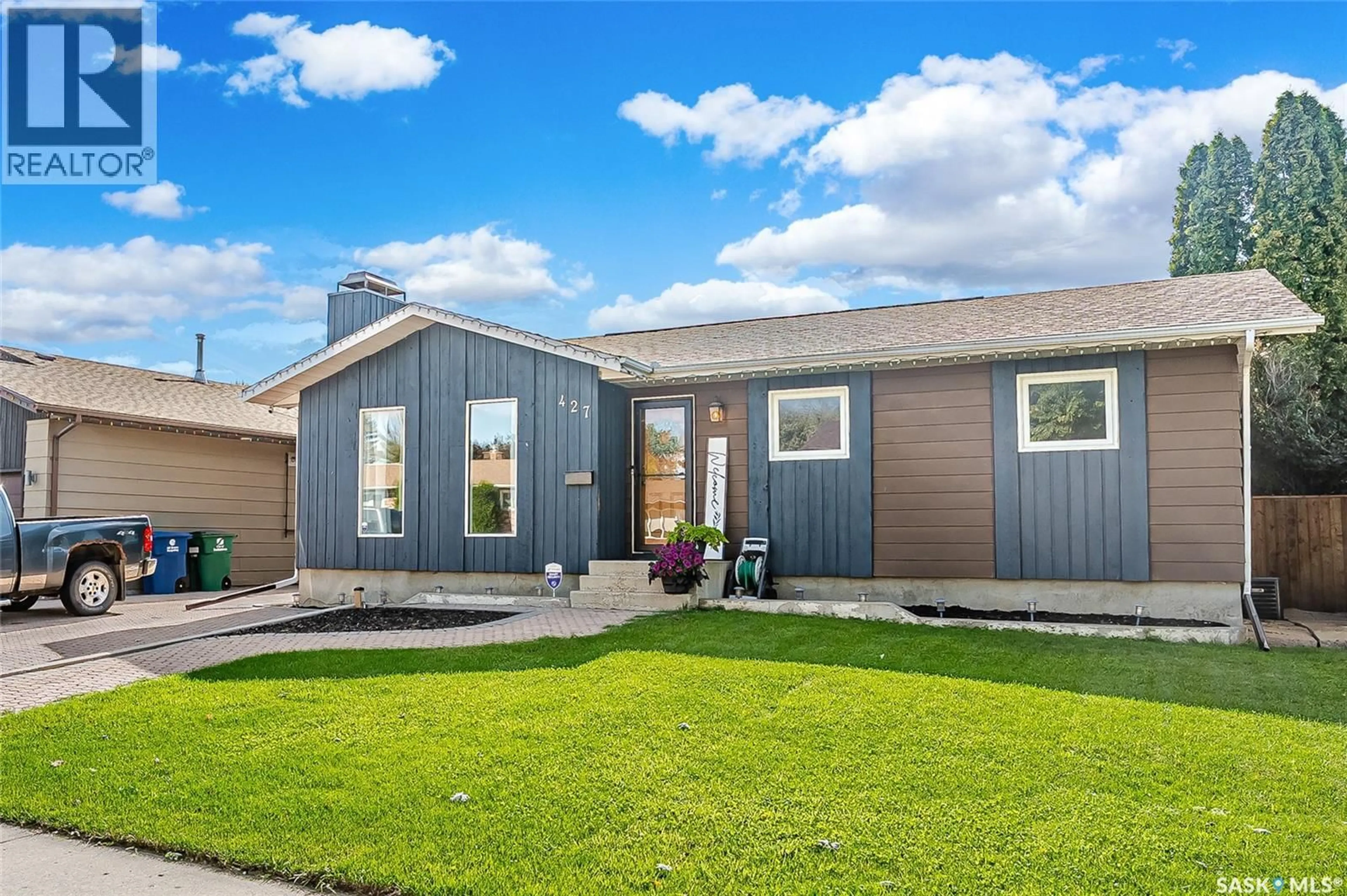 Home with vinyl exterior material, street for 427 SMITH CRESCENT, Saskatoon Saskatchewan S7M5A8
