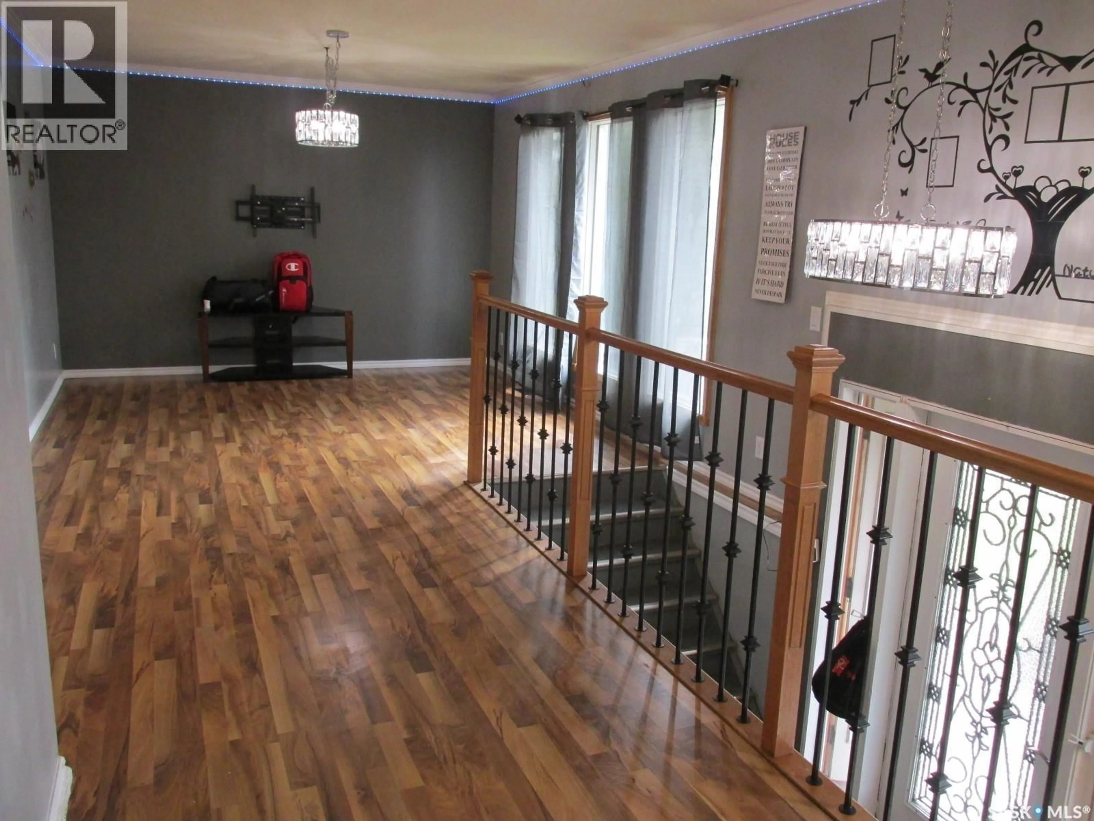 Indoor foyer for 617 8TH AVENUE, Nipawin Saskatchewan S0E1E0