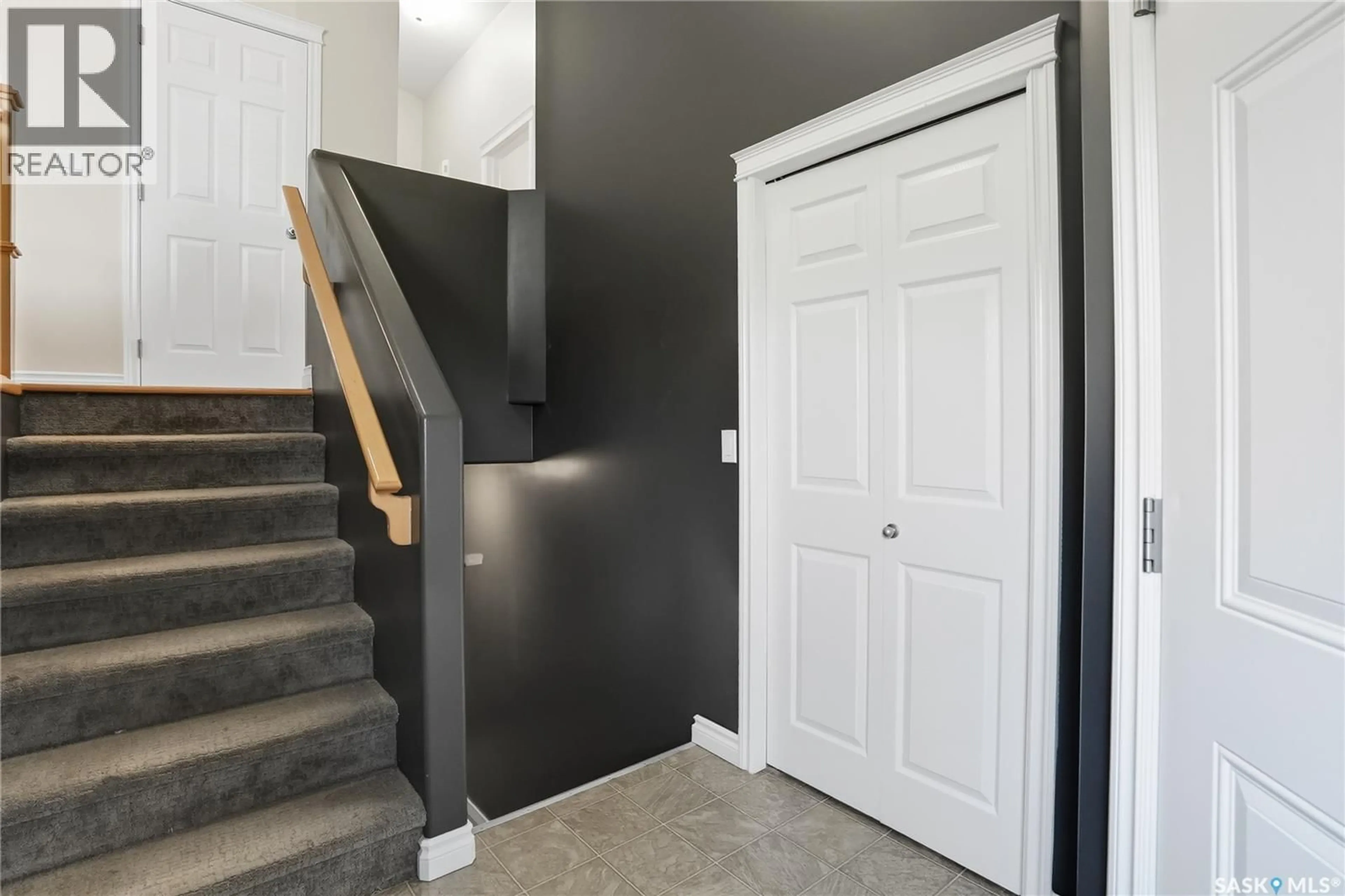 Unknown for 123 MARTIN CRESCENT, Saskatoon Saskatchewan S7T0A1