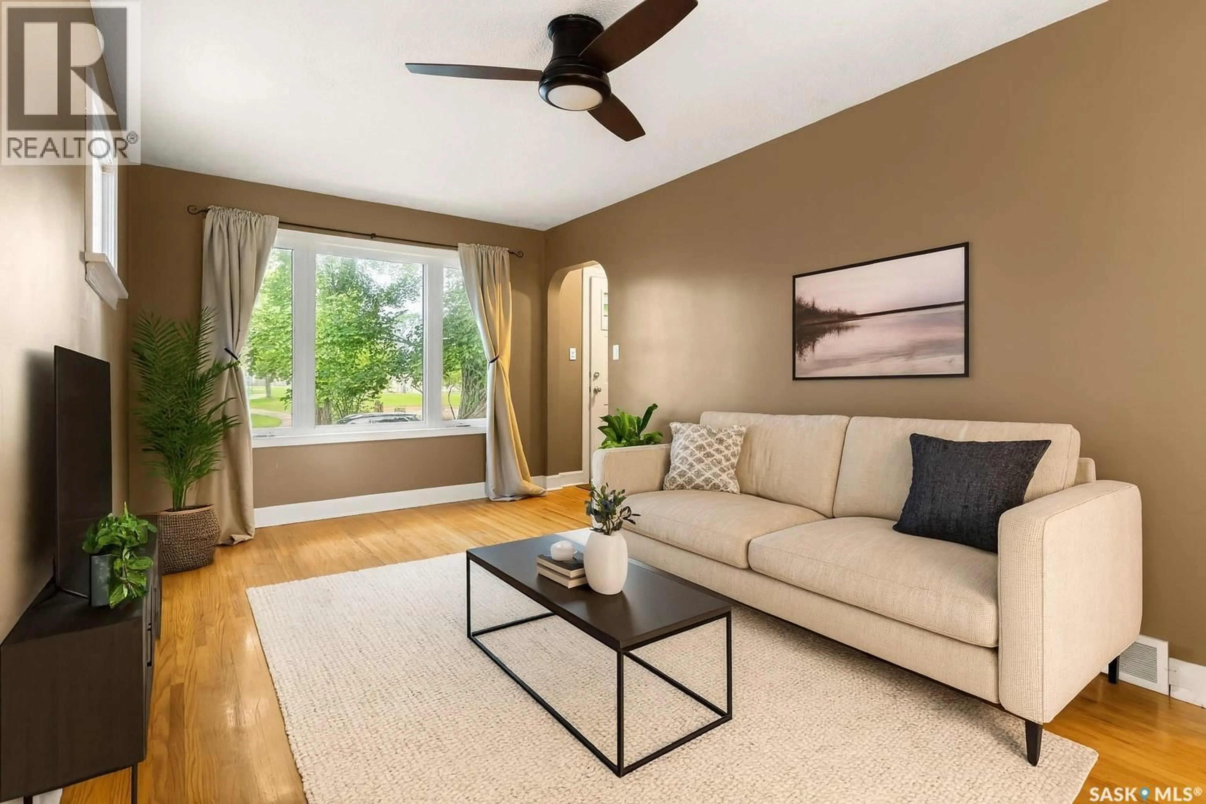 Living room with furniture, unknown for 1835 QUEBEC STREET, Regina Saskatchewan S4P1J6