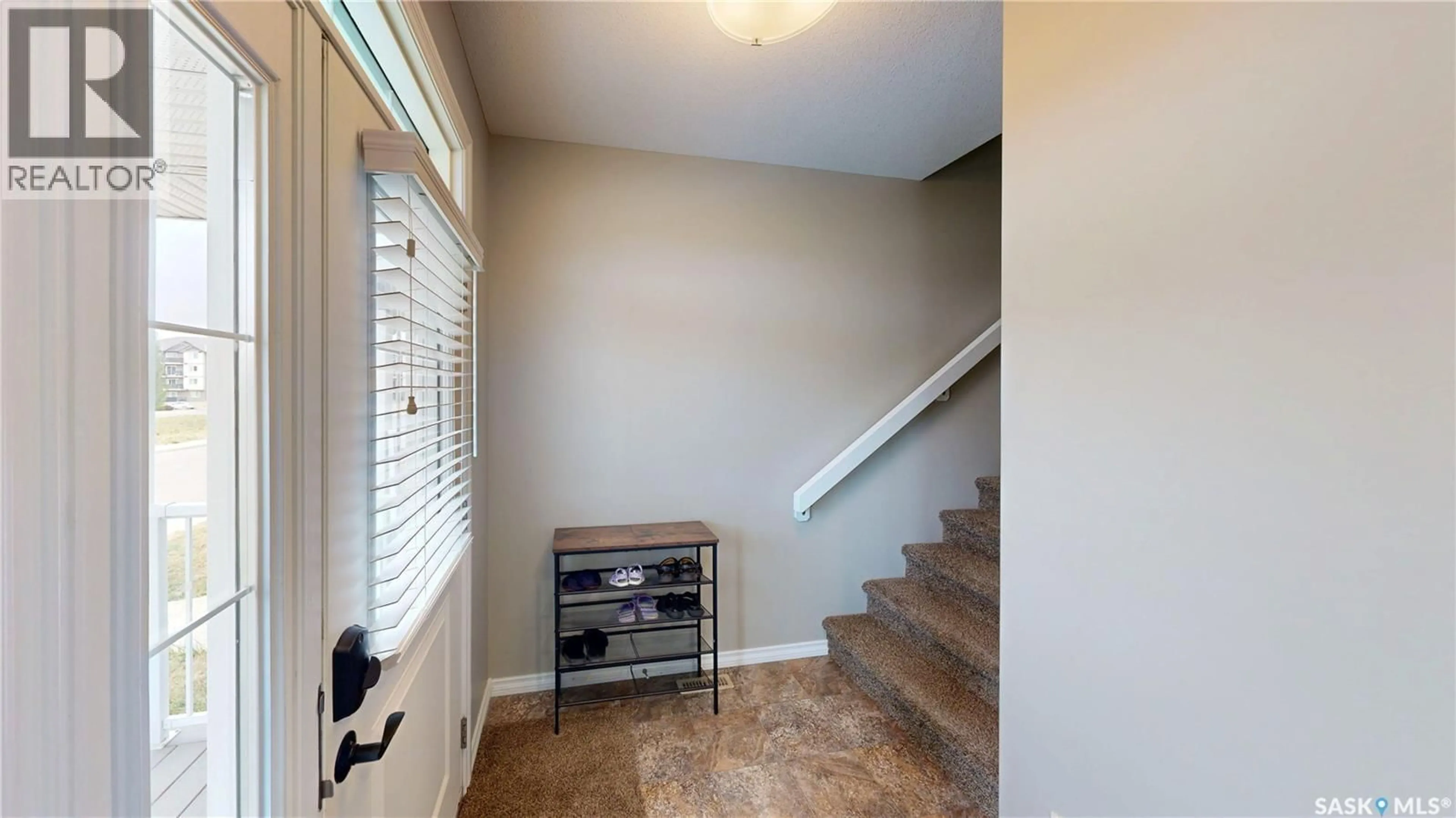 Indoor entryway for 3330 ELGAARD DRIVE, Regina Saskatchewan S4R8J6