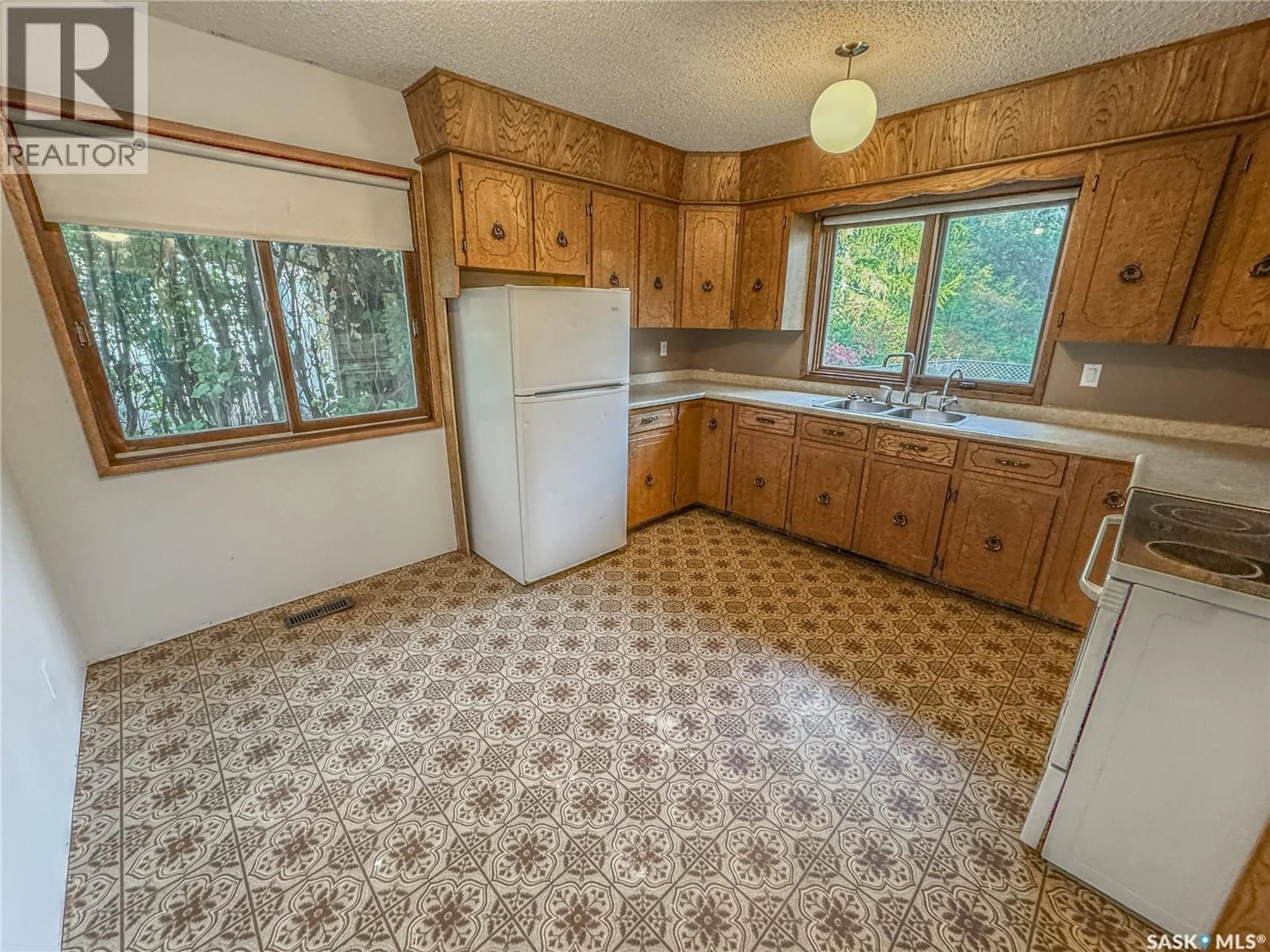 Standard kitchen, unknown for 920 EDEN STREET, Indian Head Saskatchewan S0G2K0