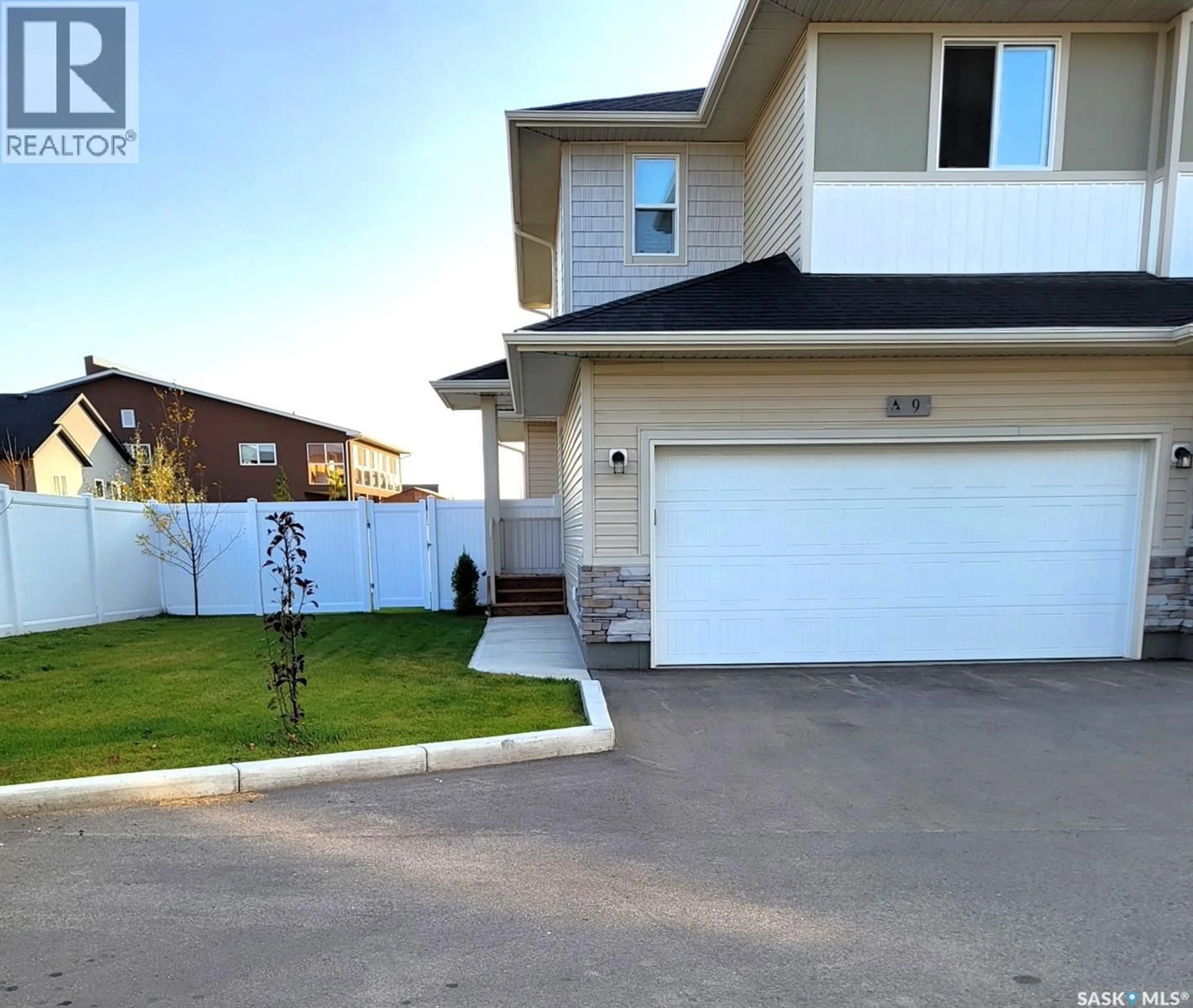Unknown for 115 - 9 FEHEREGYHAZI BOULEVARD, Saskatoon Saskatchewan S7W1J6