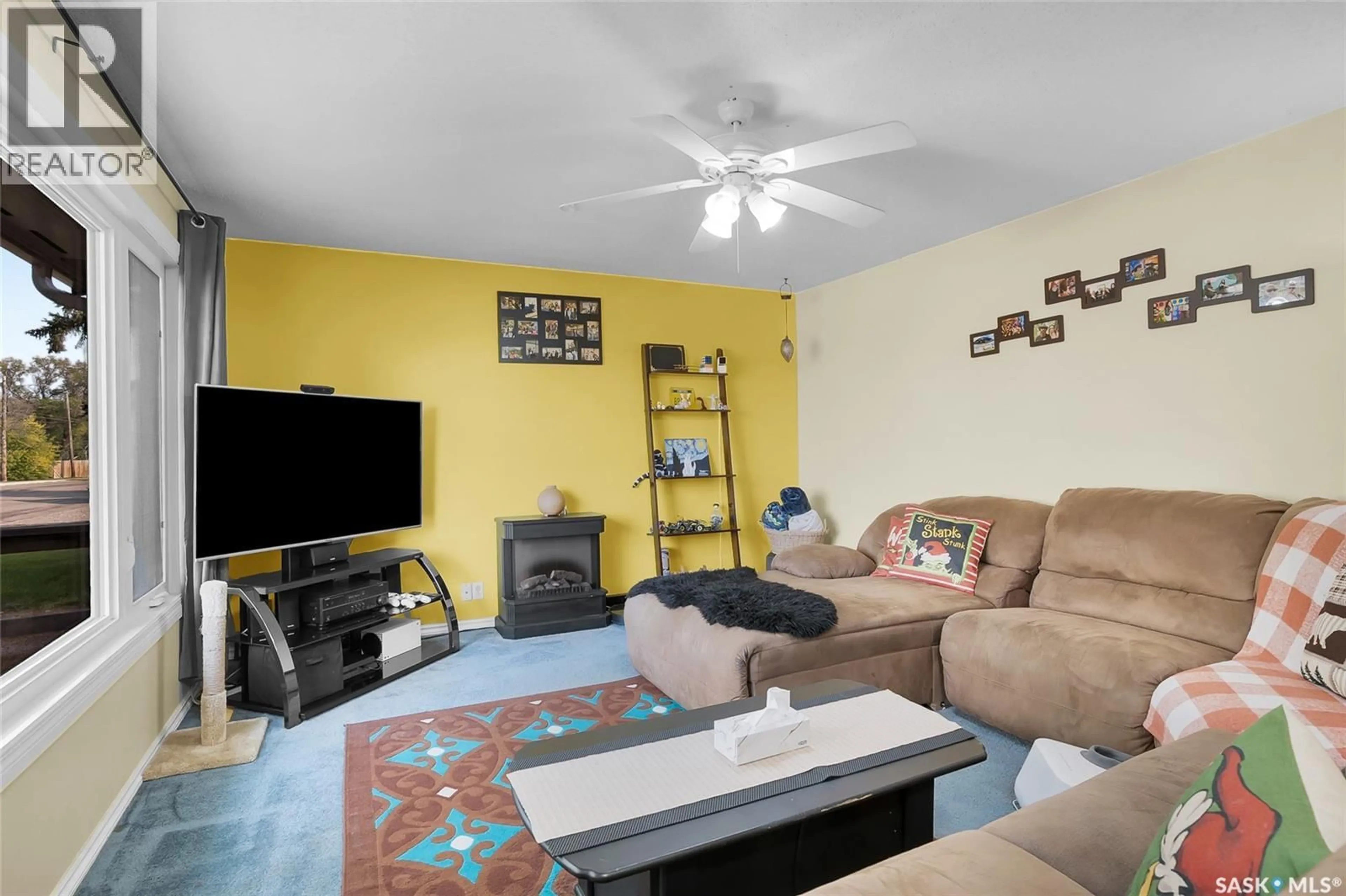 Living room with furniture, unknown for 112 4TH STREET, Dalmeny Saskatchewan S0K1E0