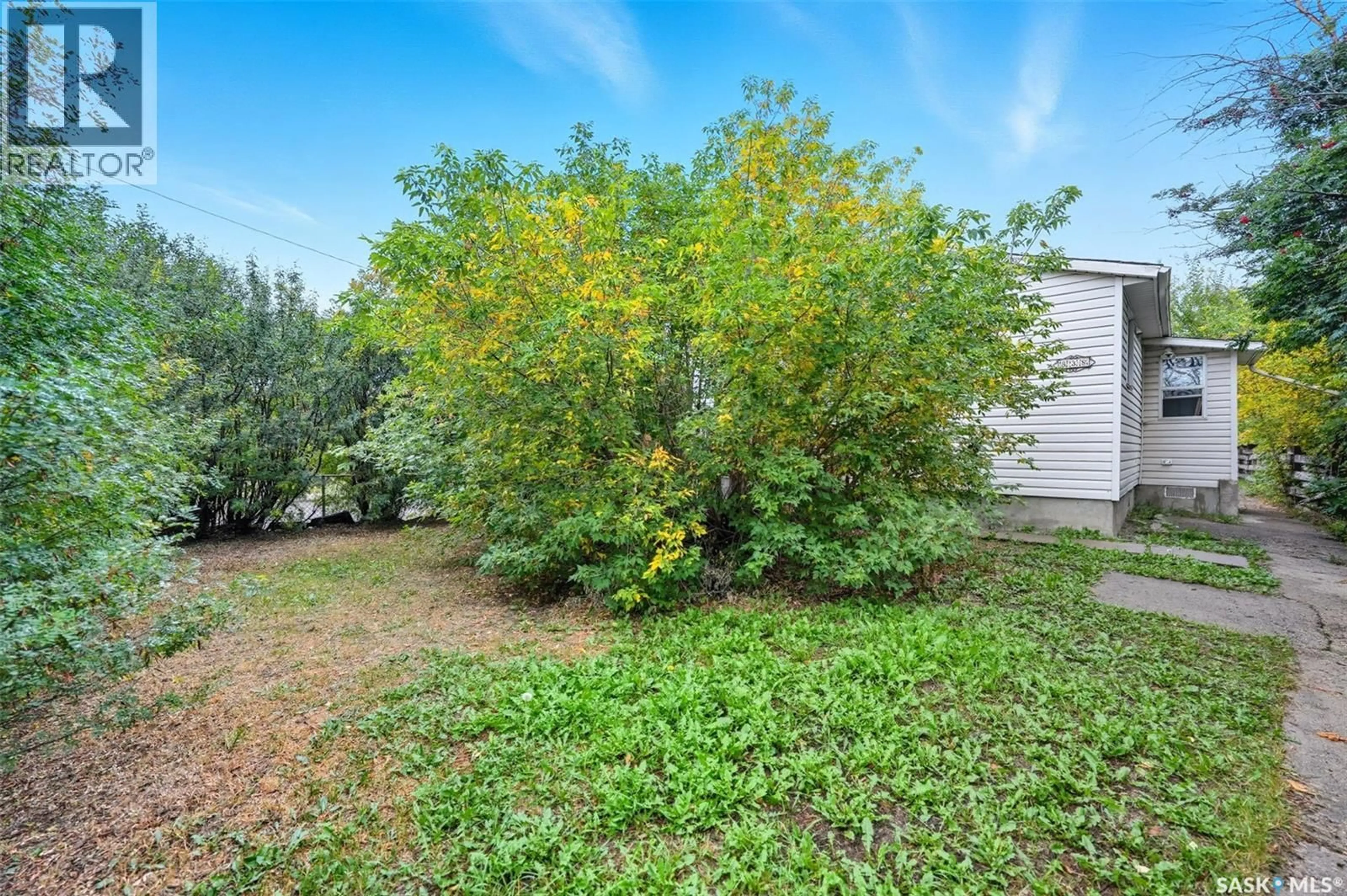 Patio, forest/trees view for 838 K AVENUE, Saskatoon Saskatchewan S7L2N1