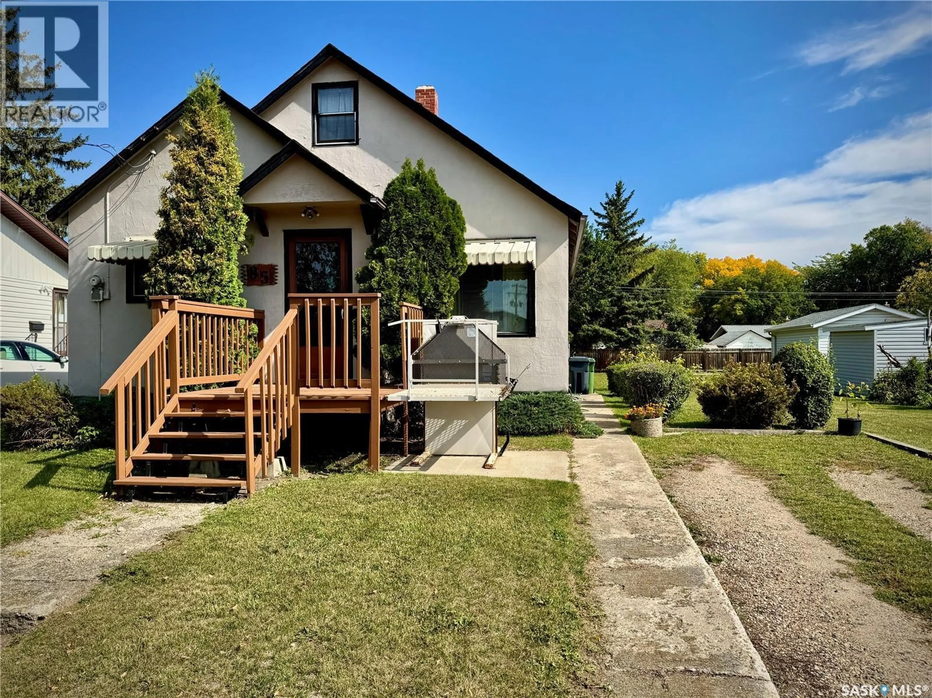 A pic from outside/outdoor area/front of a property/back of a property/a pic from drone, street for 85 ONTARIO AVENUE, Yorkton Saskatchewan S3N1Z8